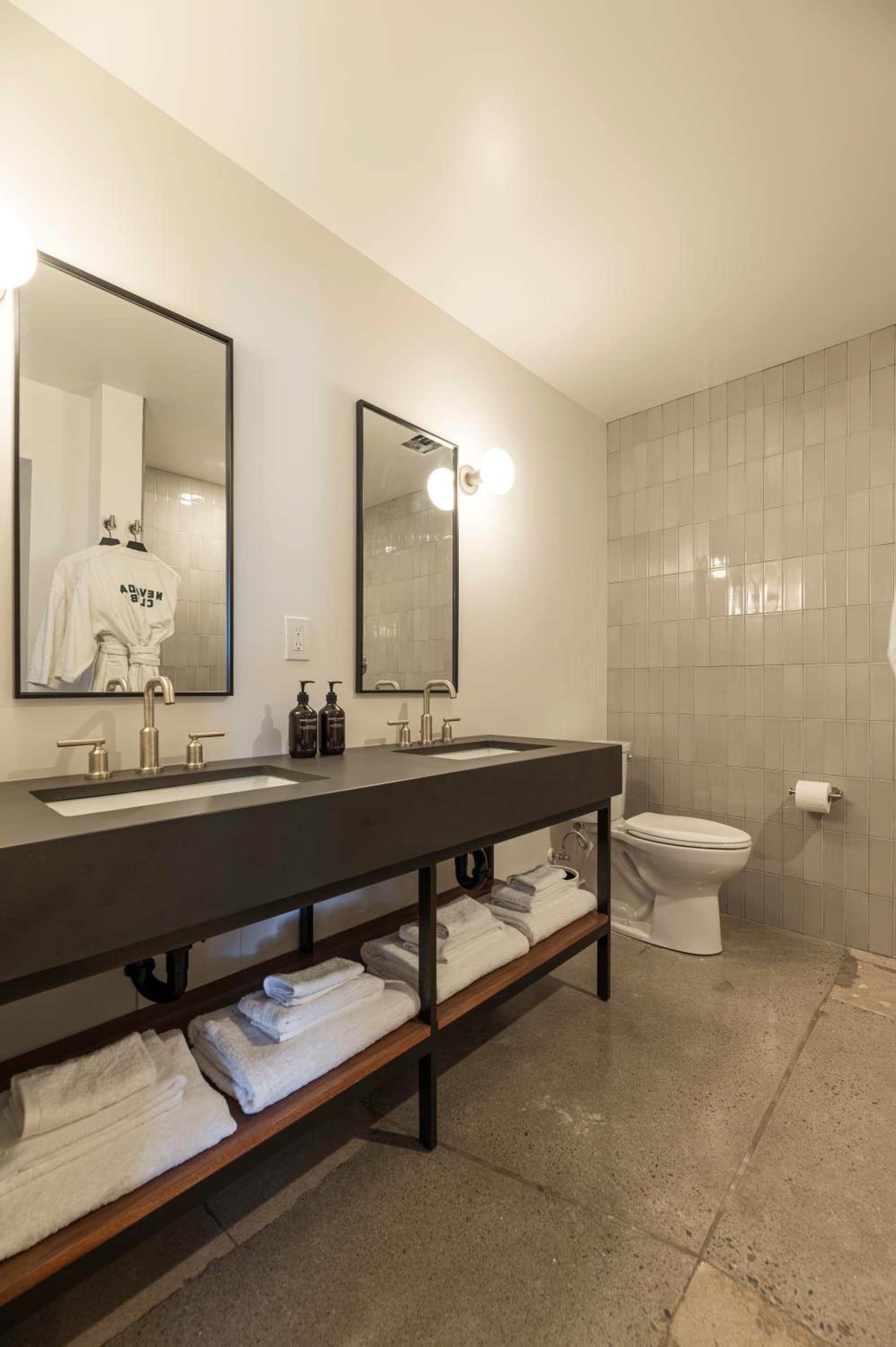 Best Bet Motor Lodge interior in Reno, NV — gallery photo 2