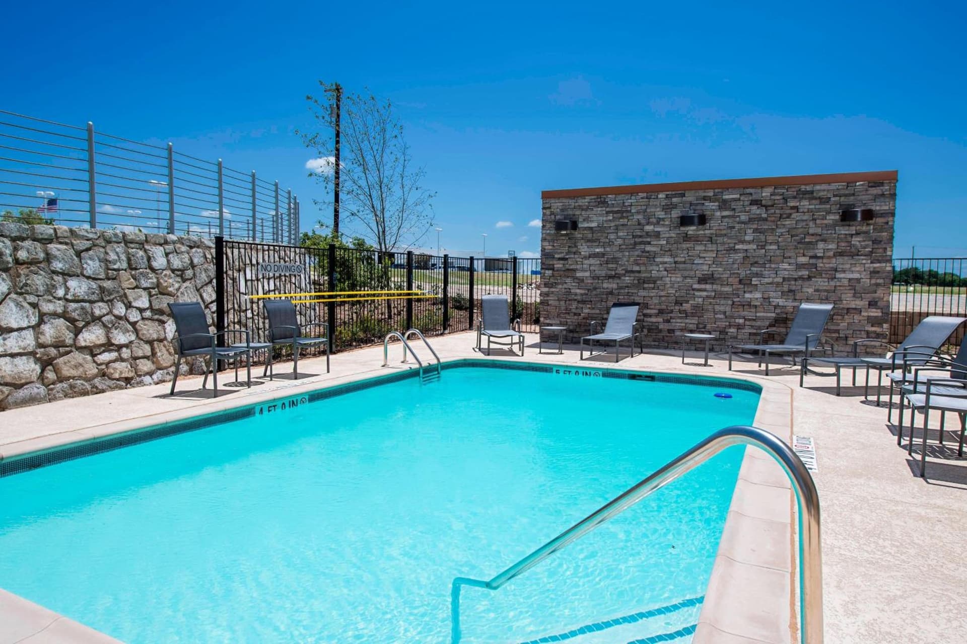 Fairfield Inn & Suites by Marriott Dallas Waxahachie gallery photo in Waxahachie, TX — image 5