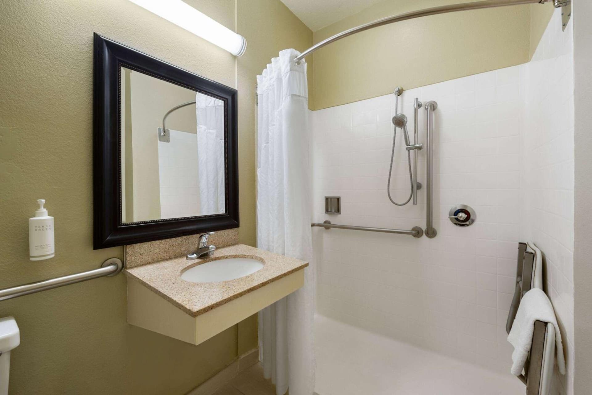Hotel Marguerite South Anaheim - Garden Grove, Trademark Collection by Wyndham gallery photo in Anaheim, CA — image 20