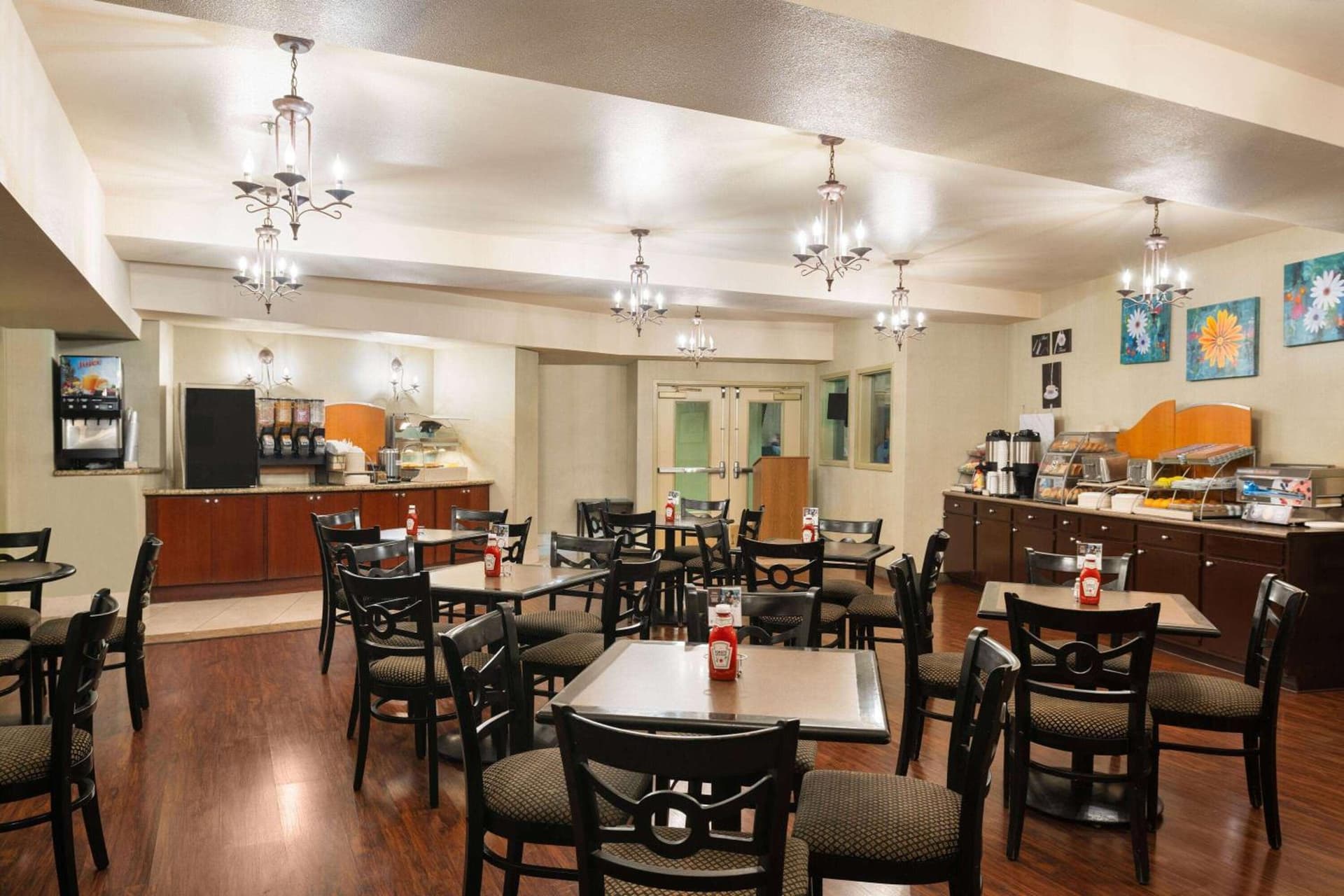 Hotel Marguerite South Anaheim - Garden Grove, Trademark Collection by Wyndham gallery photo in Anaheim, CA — image 23