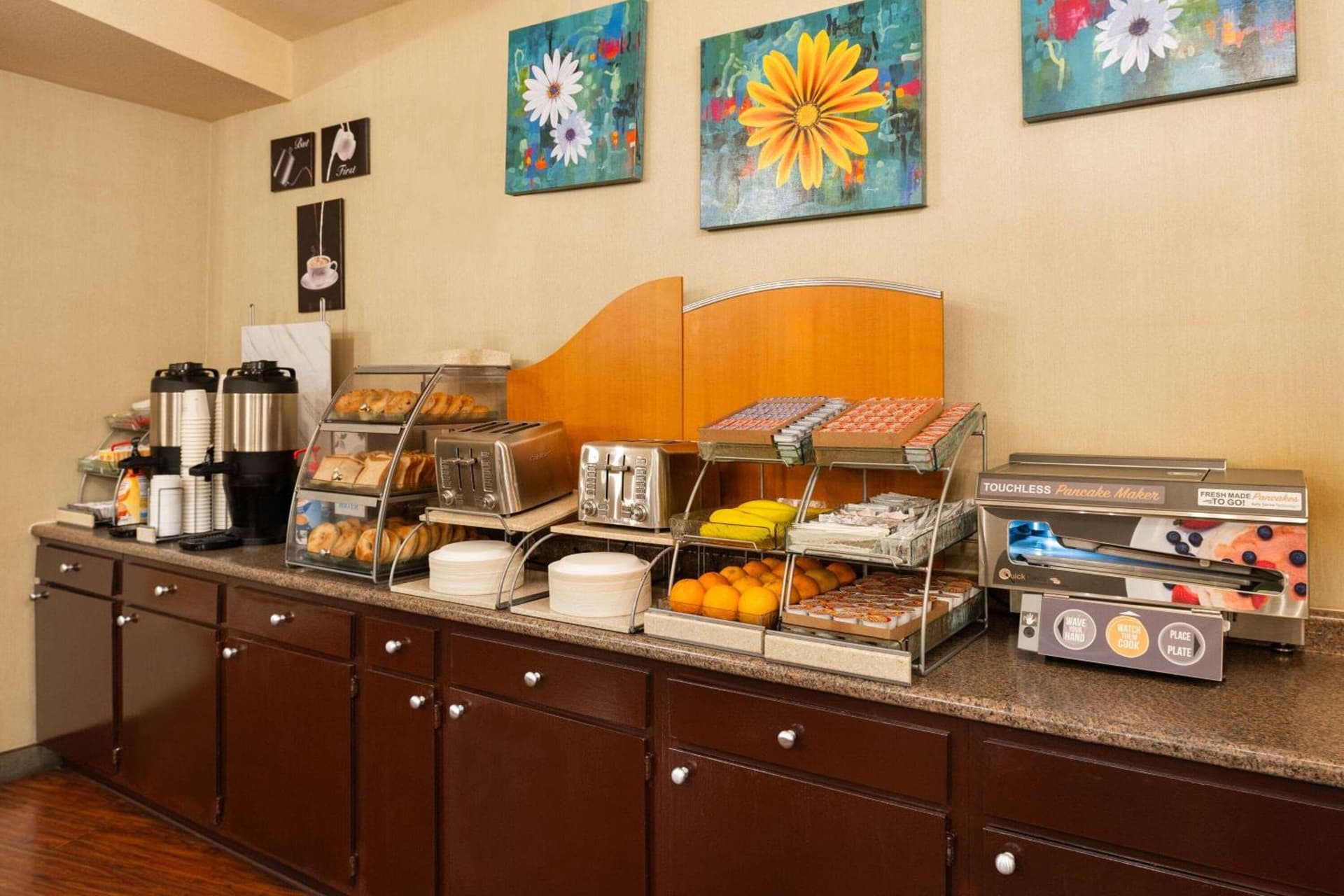 Hotel Marguerite South Anaheim - Garden Grove, Trademark Collection by Wyndham gallery photo in Anaheim, CA — image 31