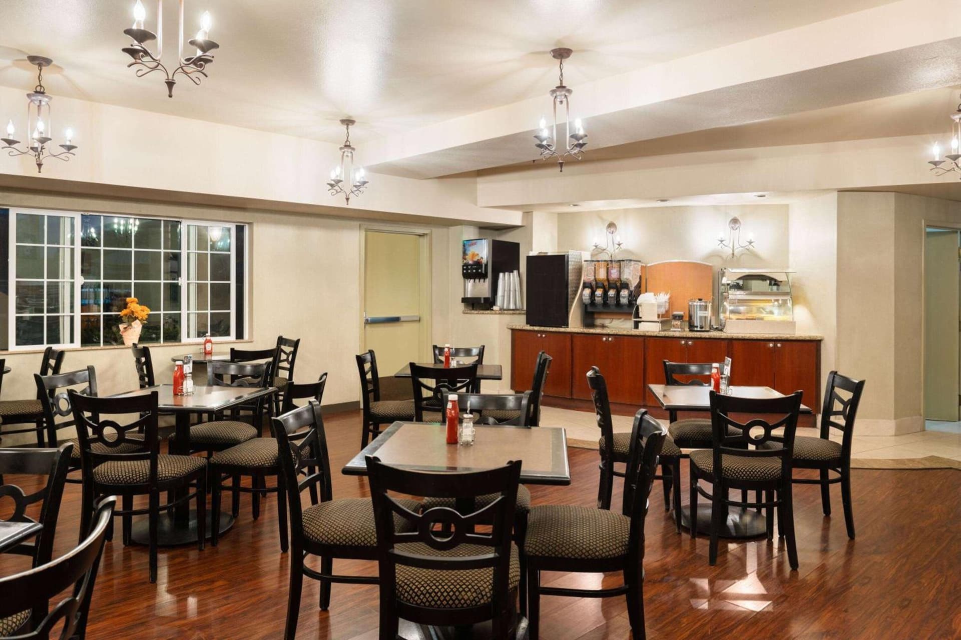 Hotel Marguerite South Anaheim - Garden Grove, Trademark Collection by Wyndham gallery photo in Anaheim, CA — image 41
