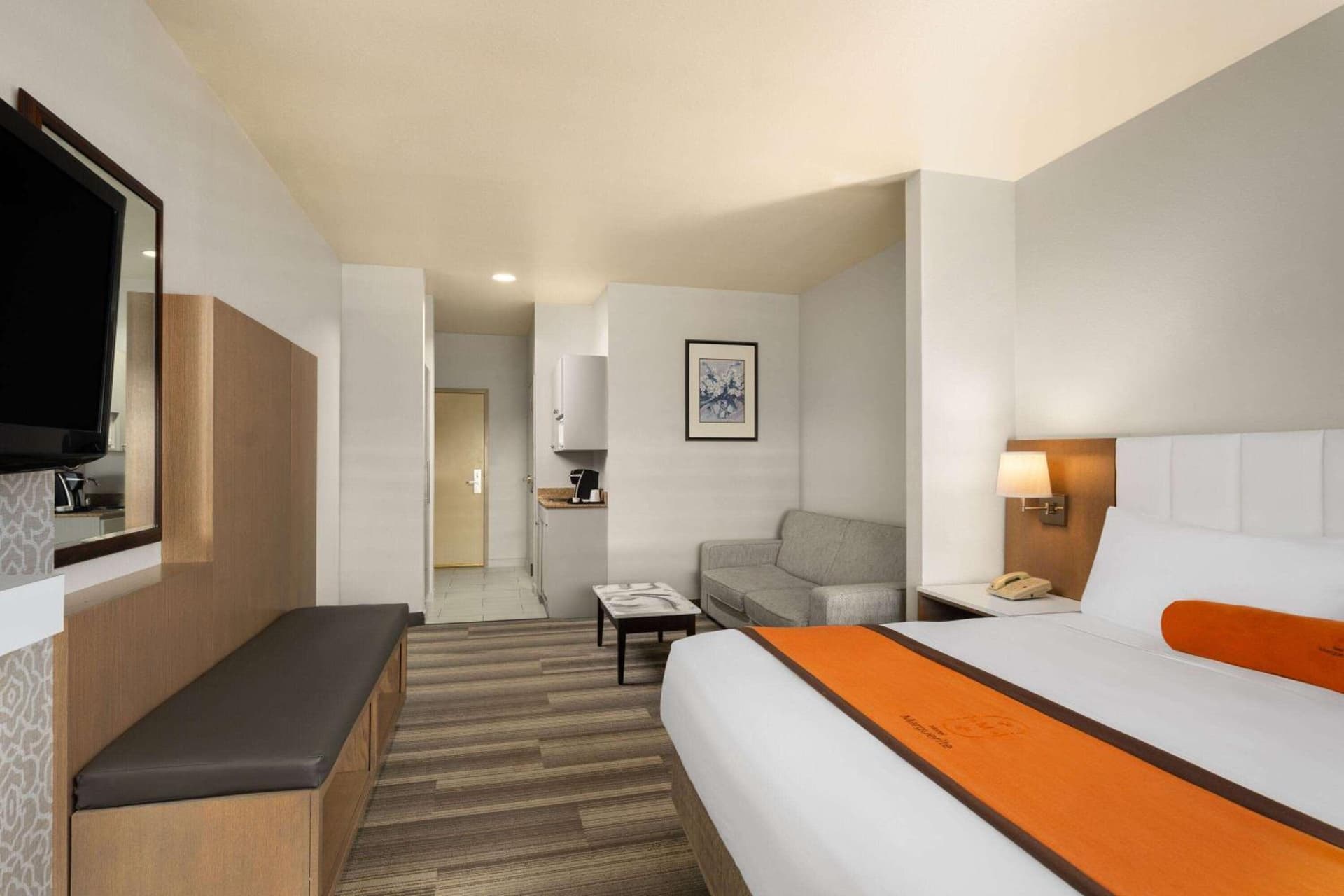 Hotel Marguerite South Anaheim - Garden Grove, Trademark Collection by Wyndham gallery photo in Anaheim, CA — image 12