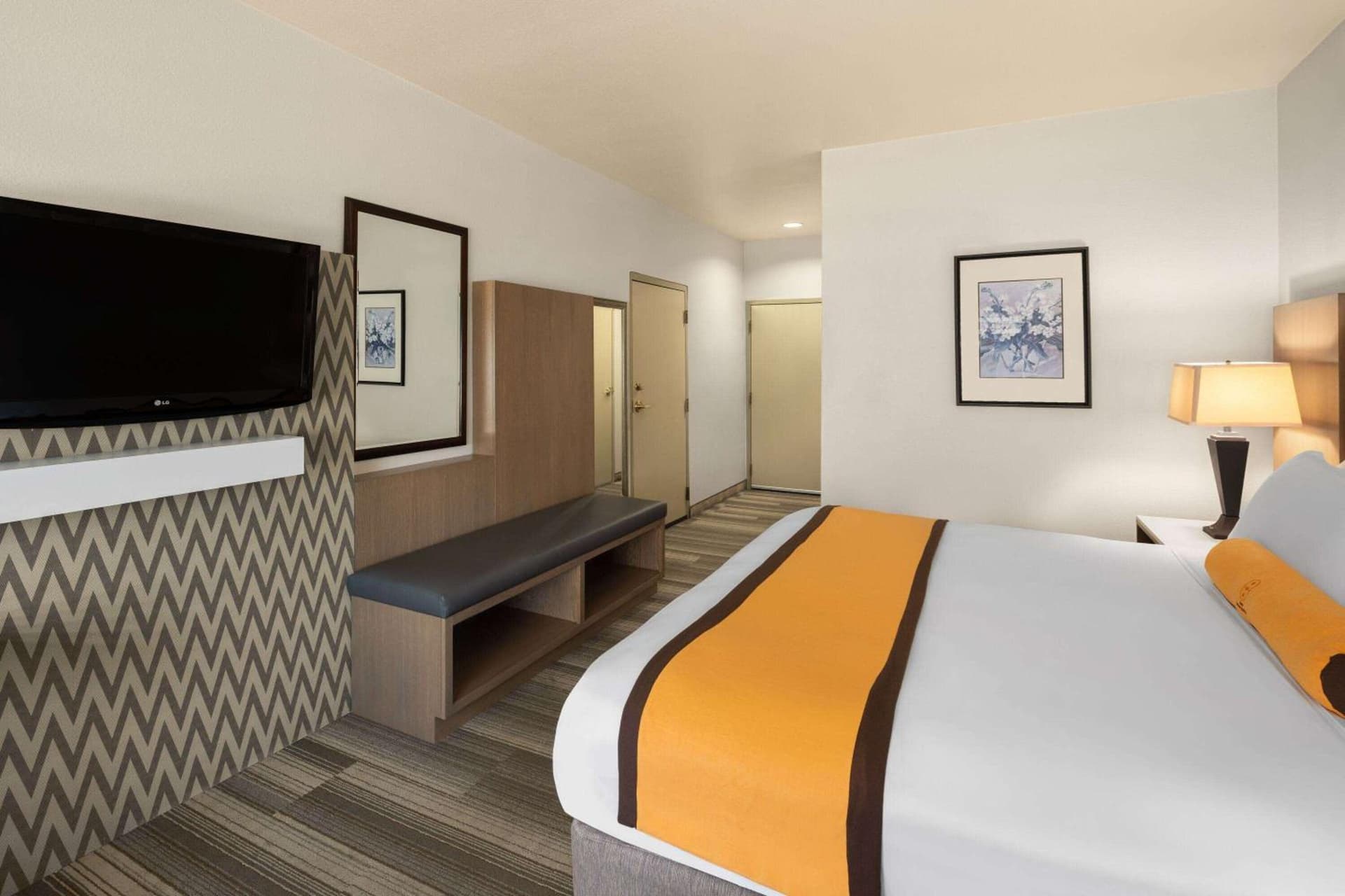 Hotel Marguerite South Anaheim - Garden Grove, Trademark Collection by Wyndham gallery photo in Anaheim, CA — image 22