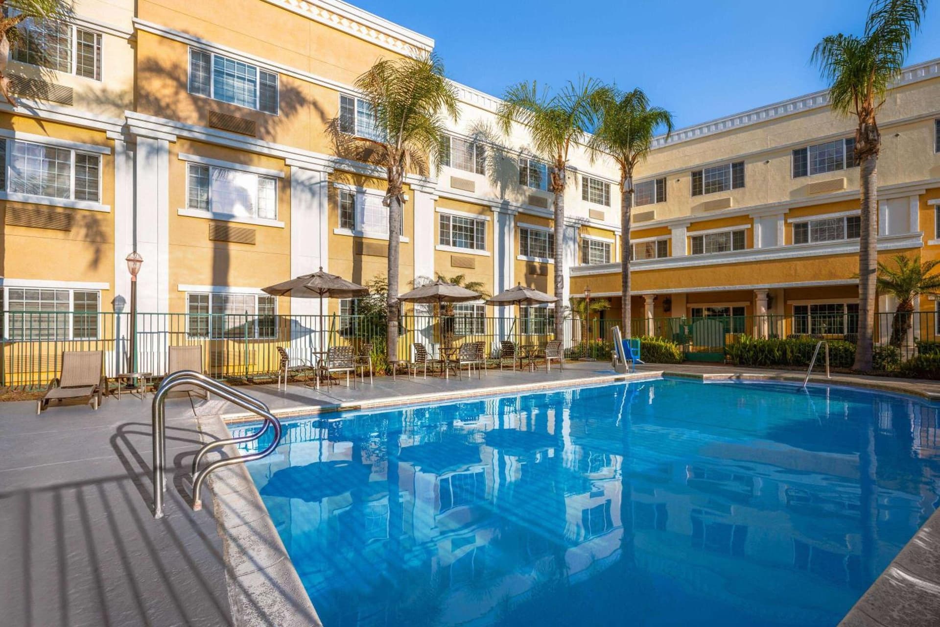 Hotel Marguerite South Anaheim - Garden Grove, Trademark Collection by Wyndham gallery photo in Anaheim, CA — image 21