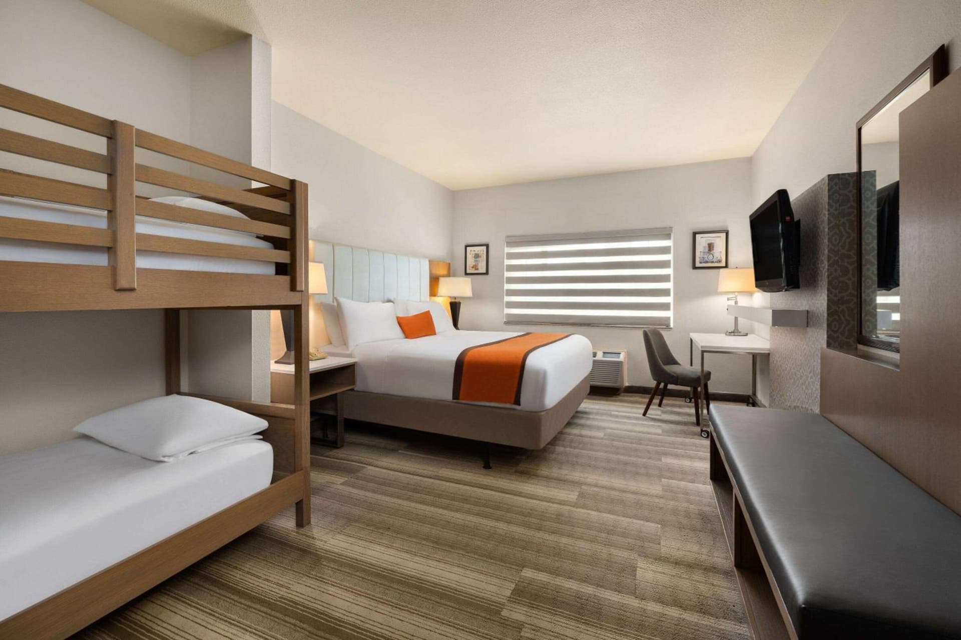 Hotel Marguerite South Anaheim - Garden Grove, Trademark Collection by Wyndham gallery photo in Anaheim, CA — image 44