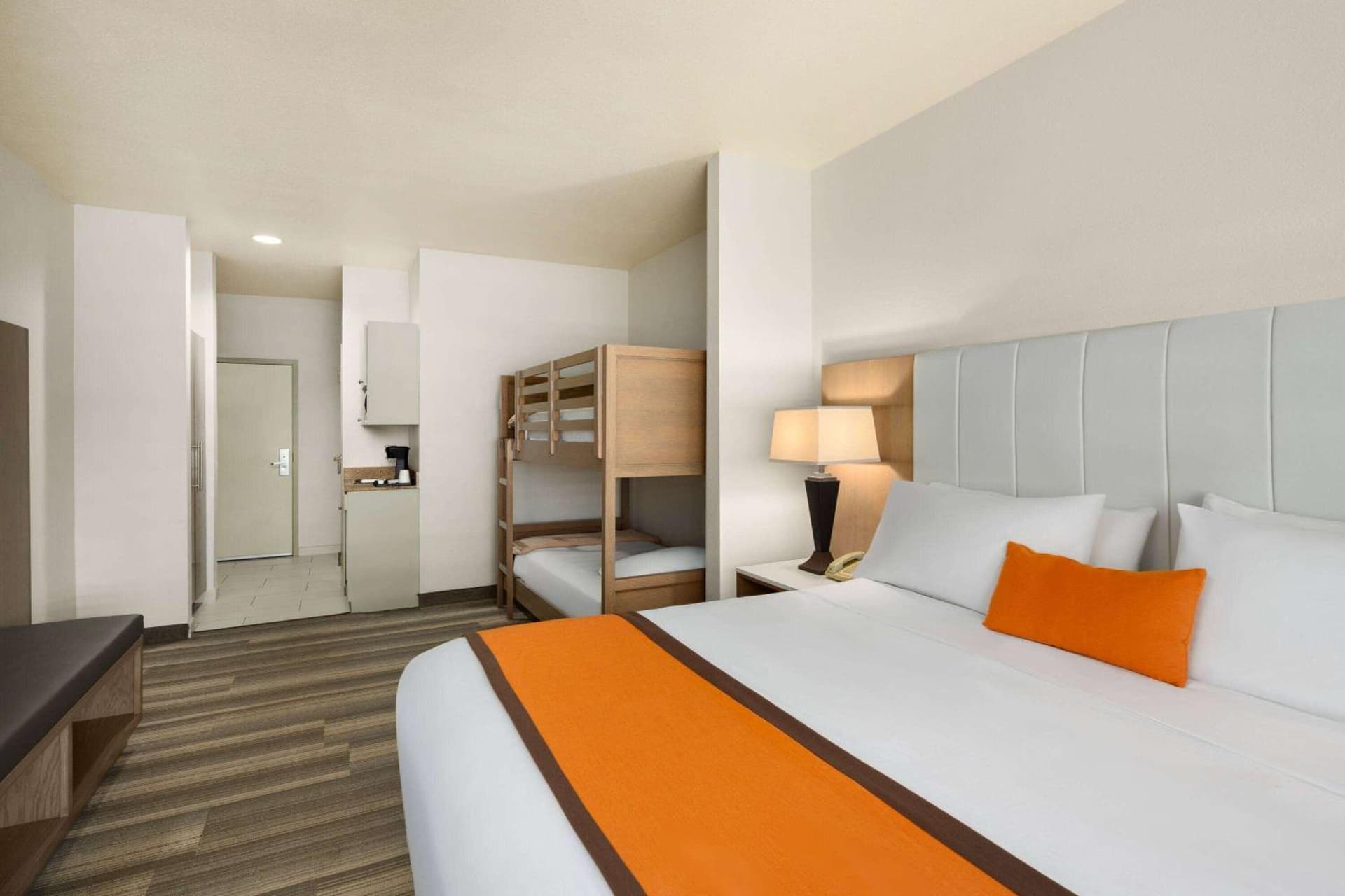 Hotel Marguerite South Anaheim - Garden Grove, Trademark Collection by Wyndham gallery photo in Anaheim, CA — image 38