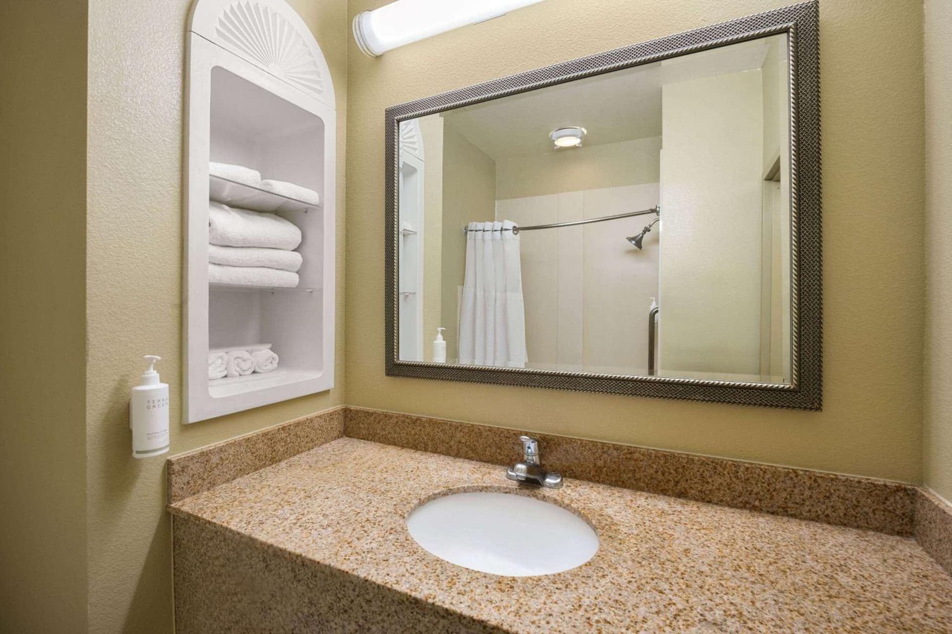 Hotel Marguerite South Anaheim - Garden Grove, Trademark Collection by Wyndham gallery photo in Anaheim, CA — image 52