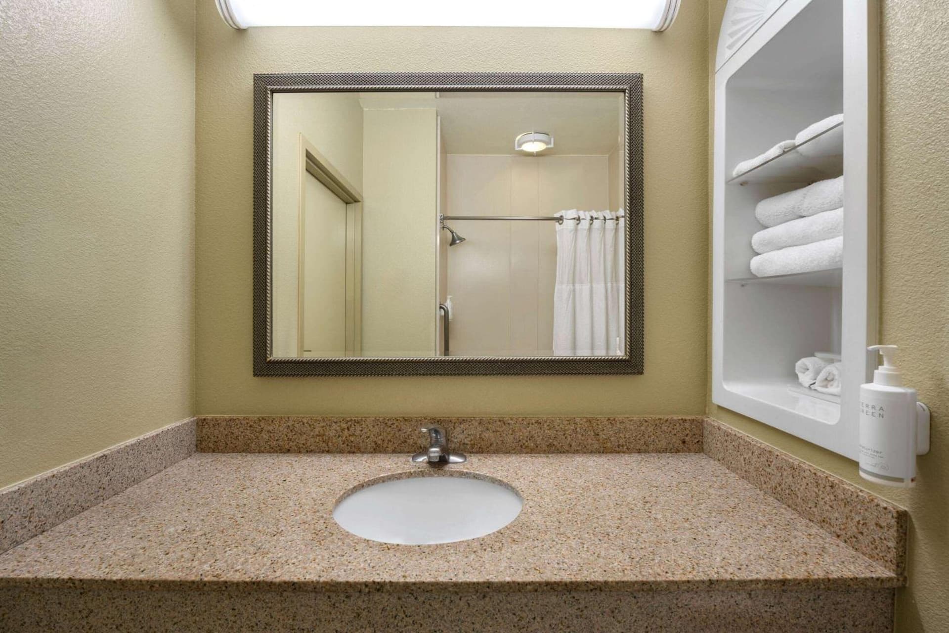 Hotel Marguerite South Anaheim - Garden Grove, Trademark Collection by Wyndham gallery photo in Anaheim, CA — image 45