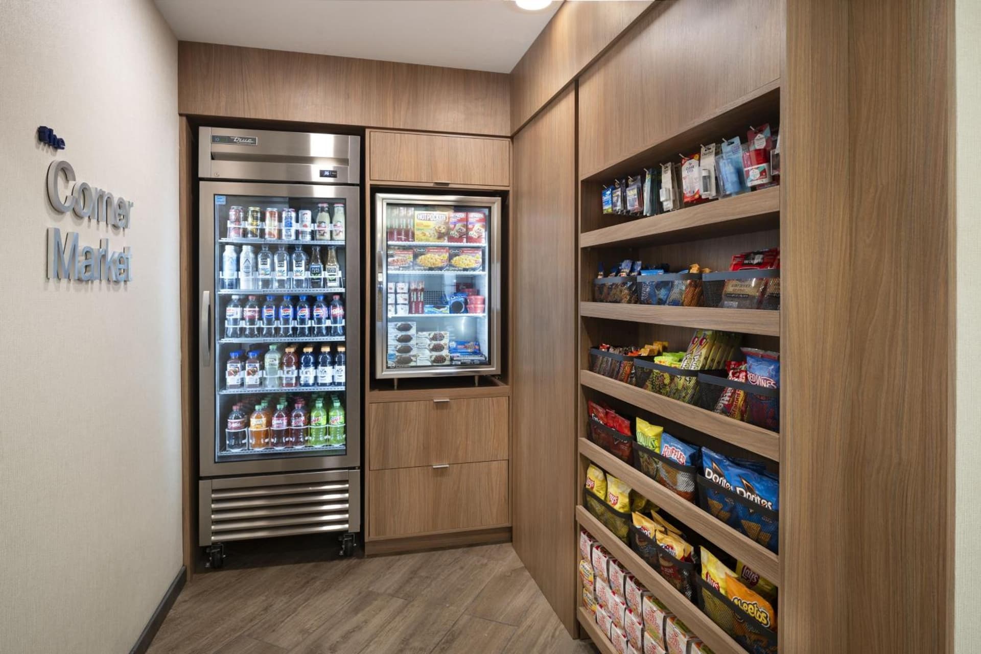 Fairfield by Marriott Inn & Suites Fresno Riverpark interior in Fresno, CA — gallery photo 2