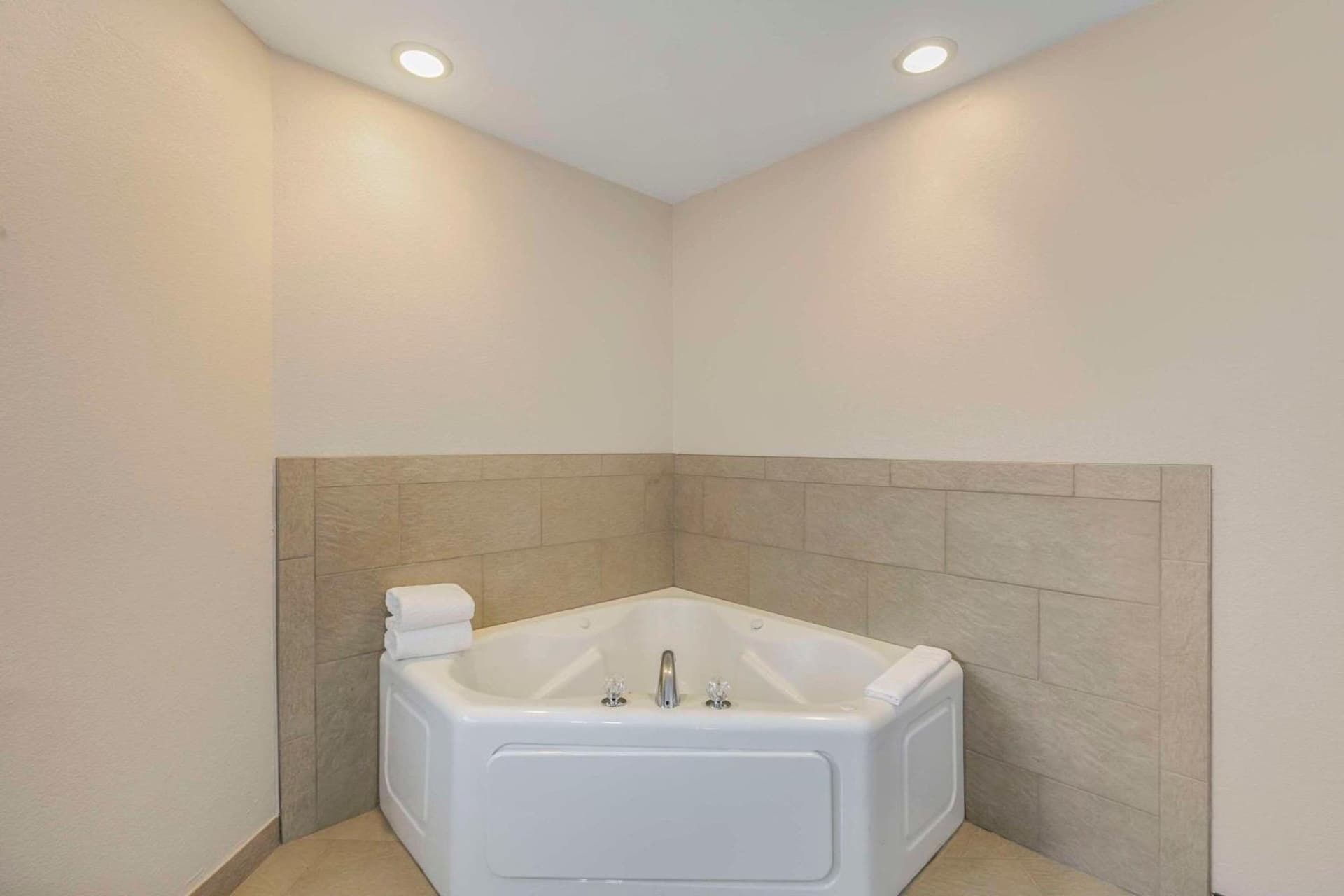 Country Inn & Suites by Radisson, Elk Grove Village-Itasca gallery photo in Elk Grove Village, IL — image 31