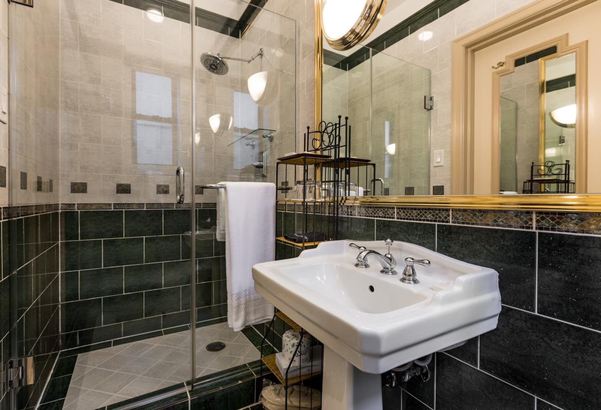 Casablanca Hotel by Library Hotel Collection property views in New York, NY — gallery photo 3
