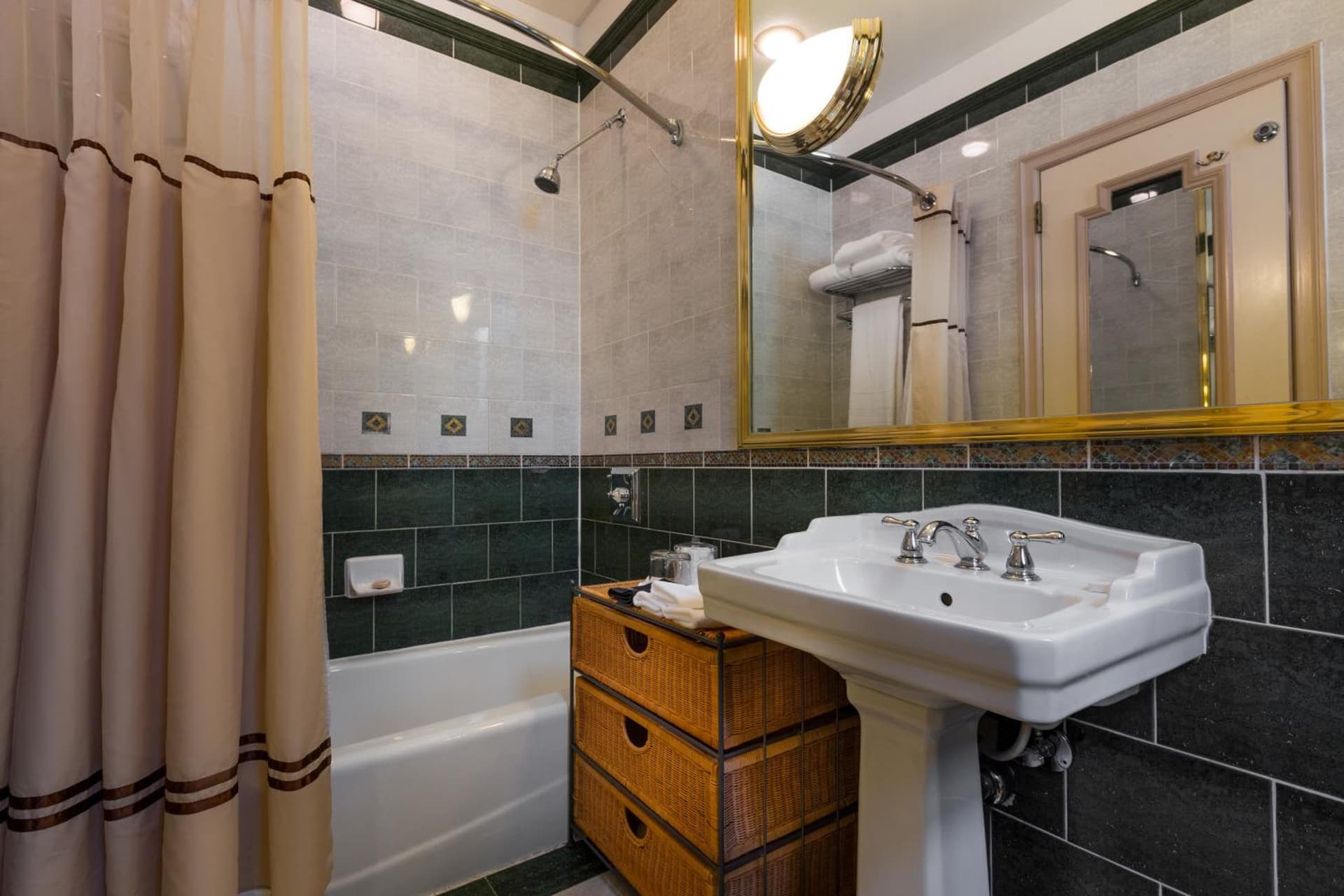 Casablanca Hotel by Library Hotel Collection gallery photo in New York, NY — image 8