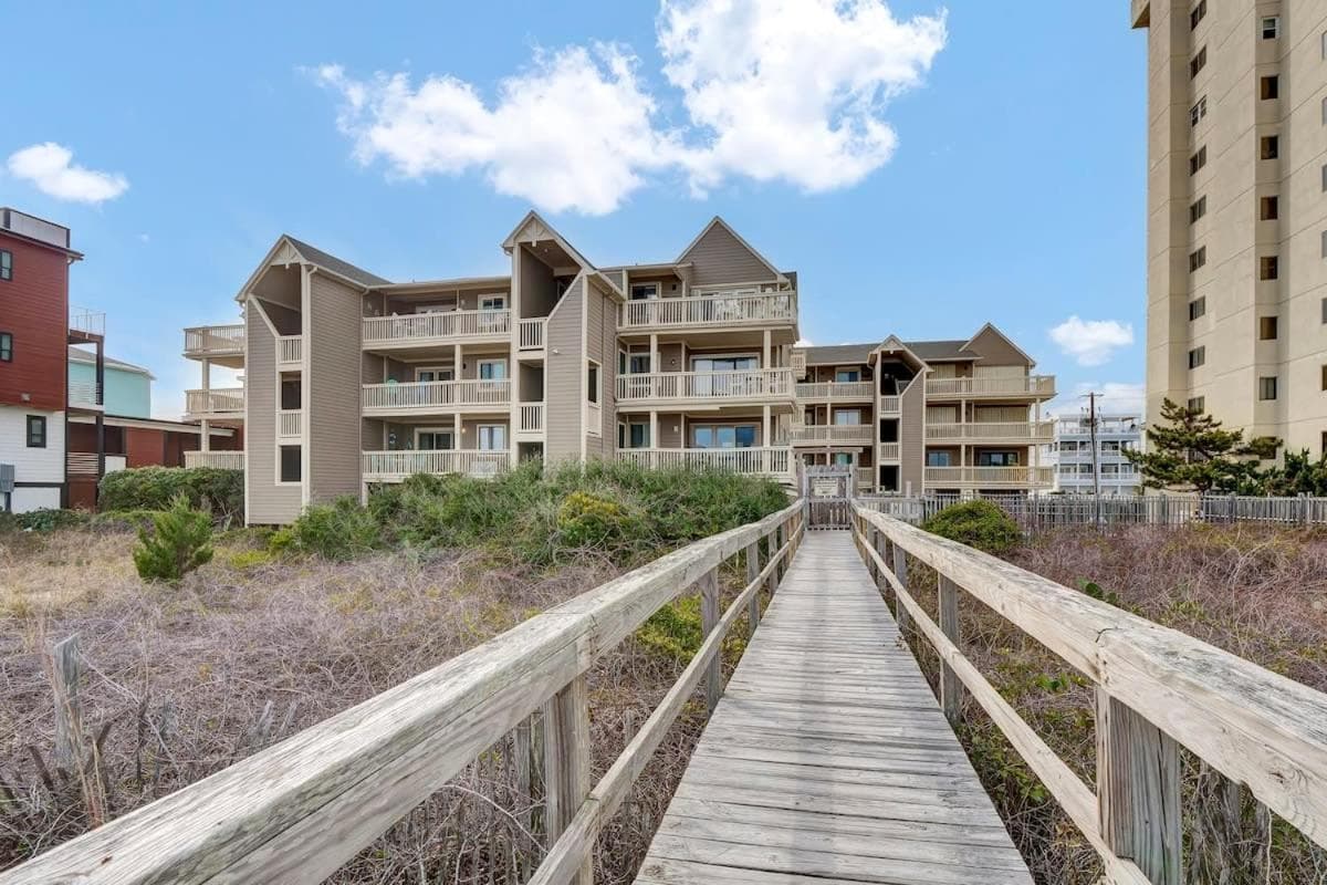 The Oasis Oceanfront — hotel in Carolina Beach, North Carolina