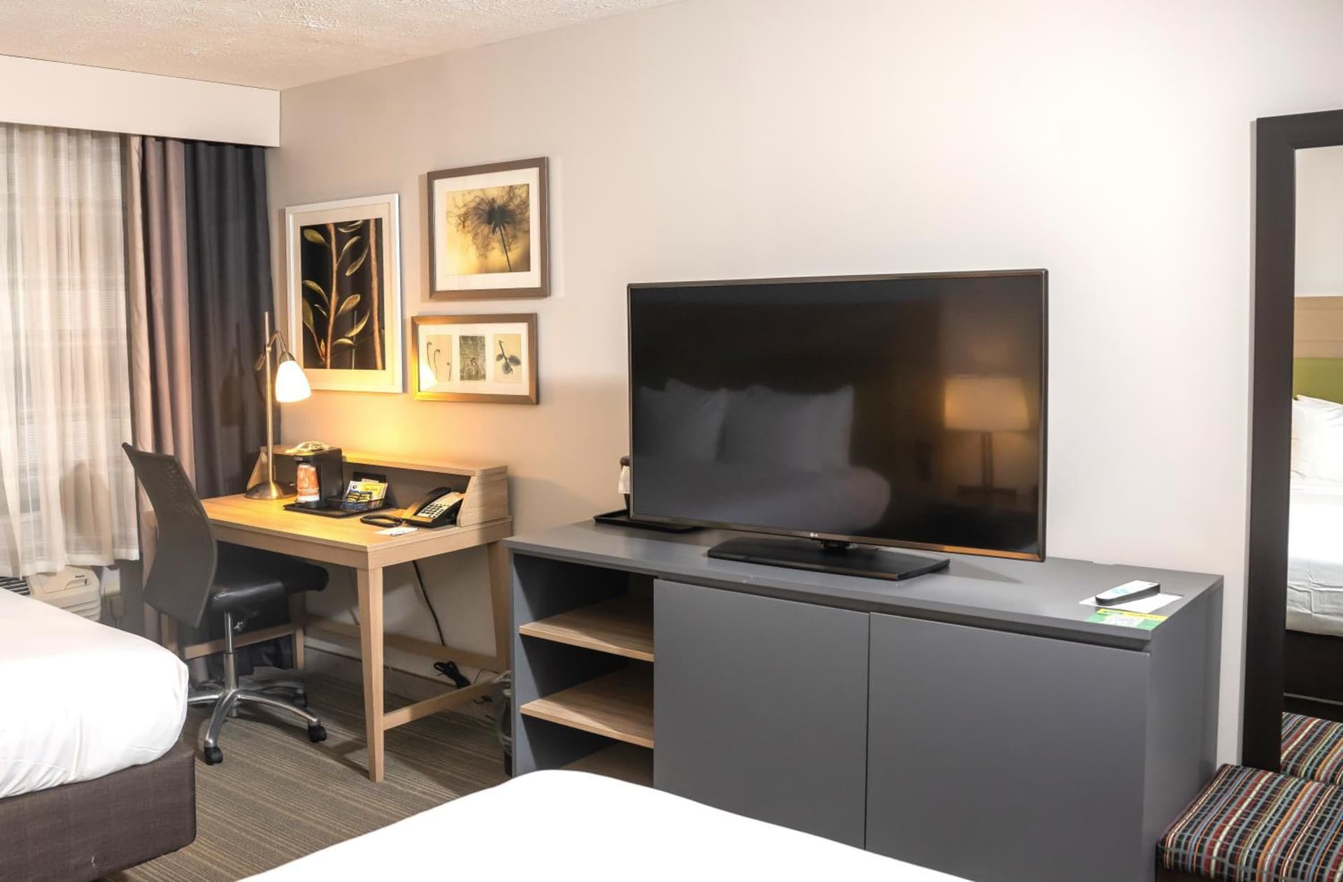 Country Inn & Suites by Radisson, Erie, PA gallery photo in Erie, PA — image 21