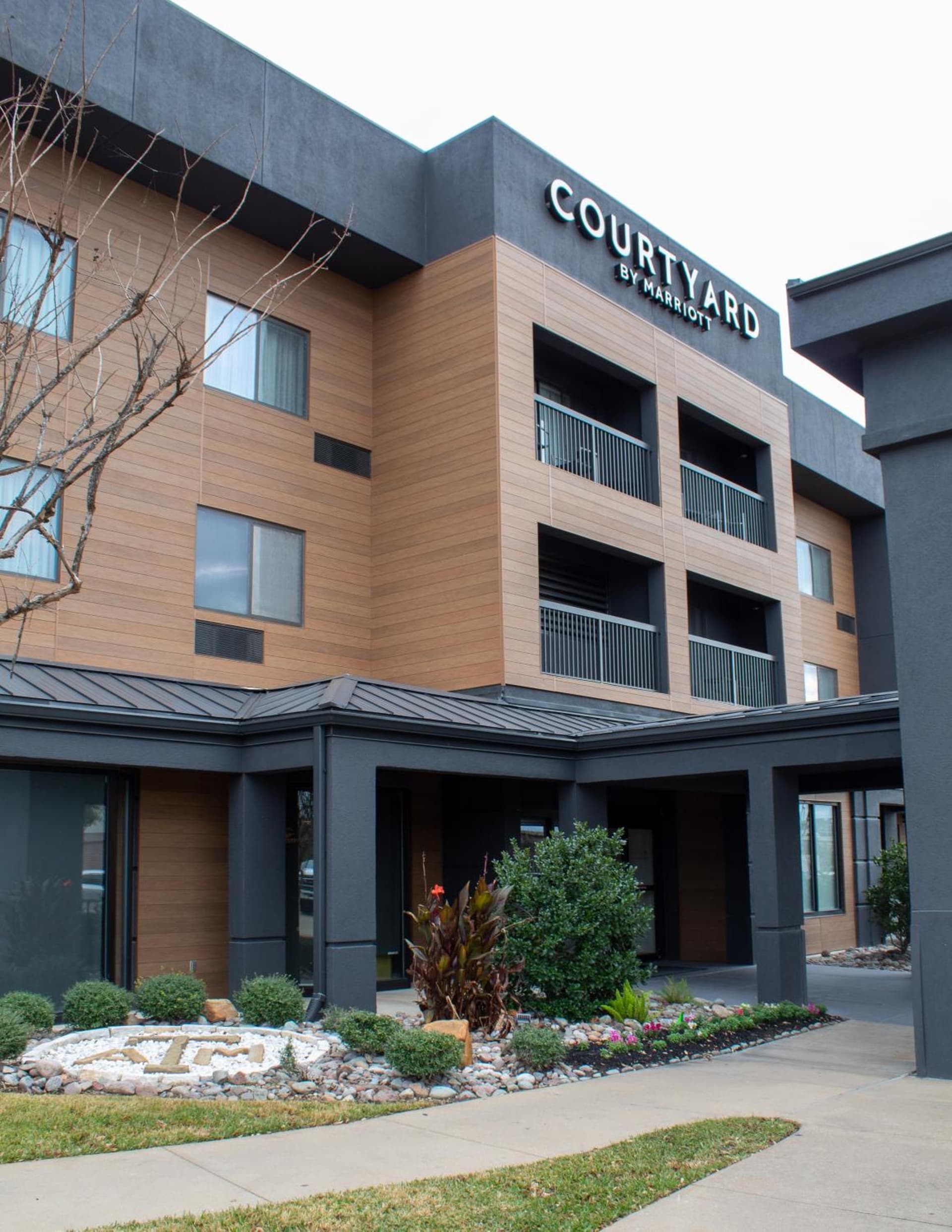 Courtyard by Marriott Bryan College Station interior in College Station, TX — gallery photo 2