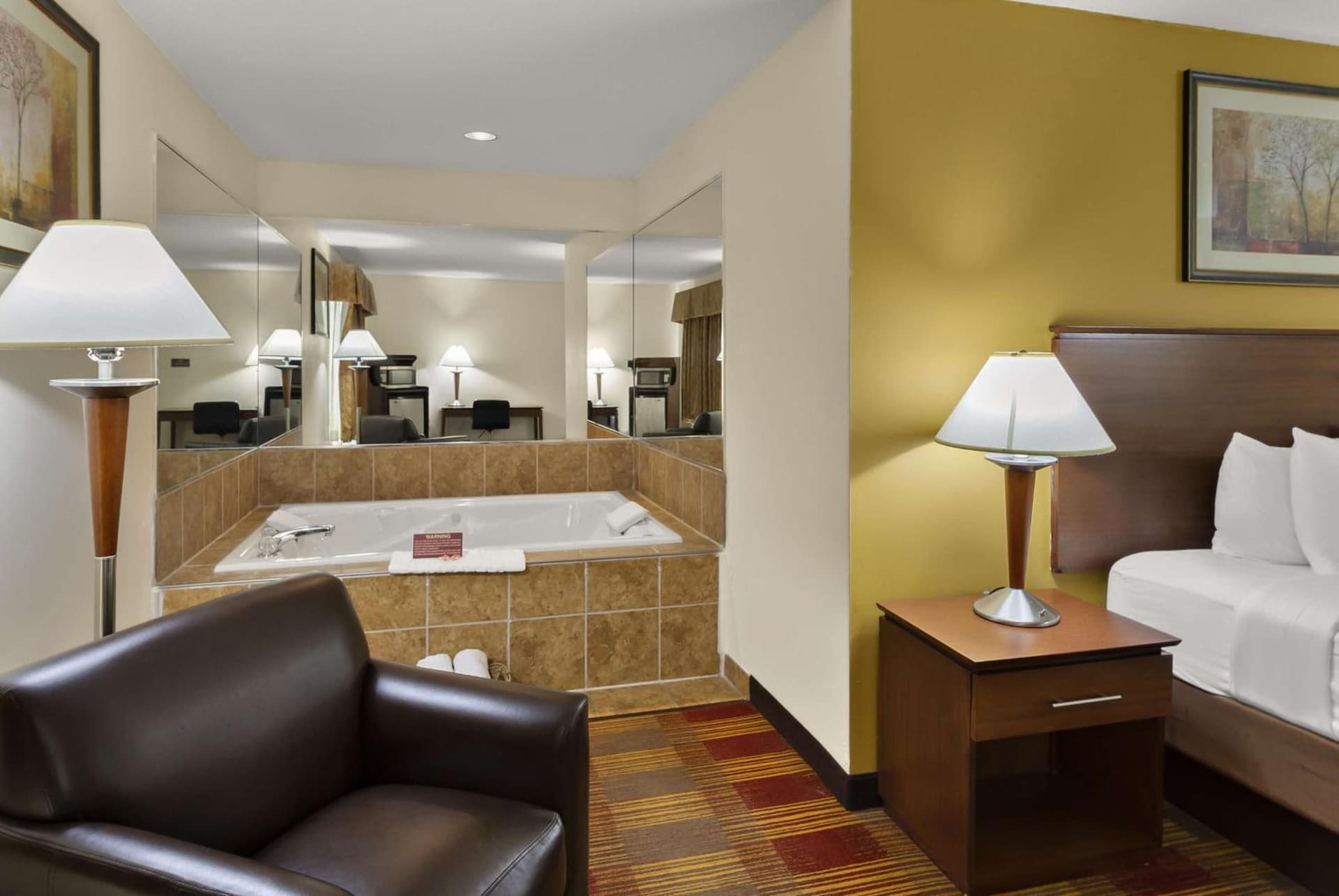 Best Western Lakewood Inn property views in Hebron, OH — gallery photo 3