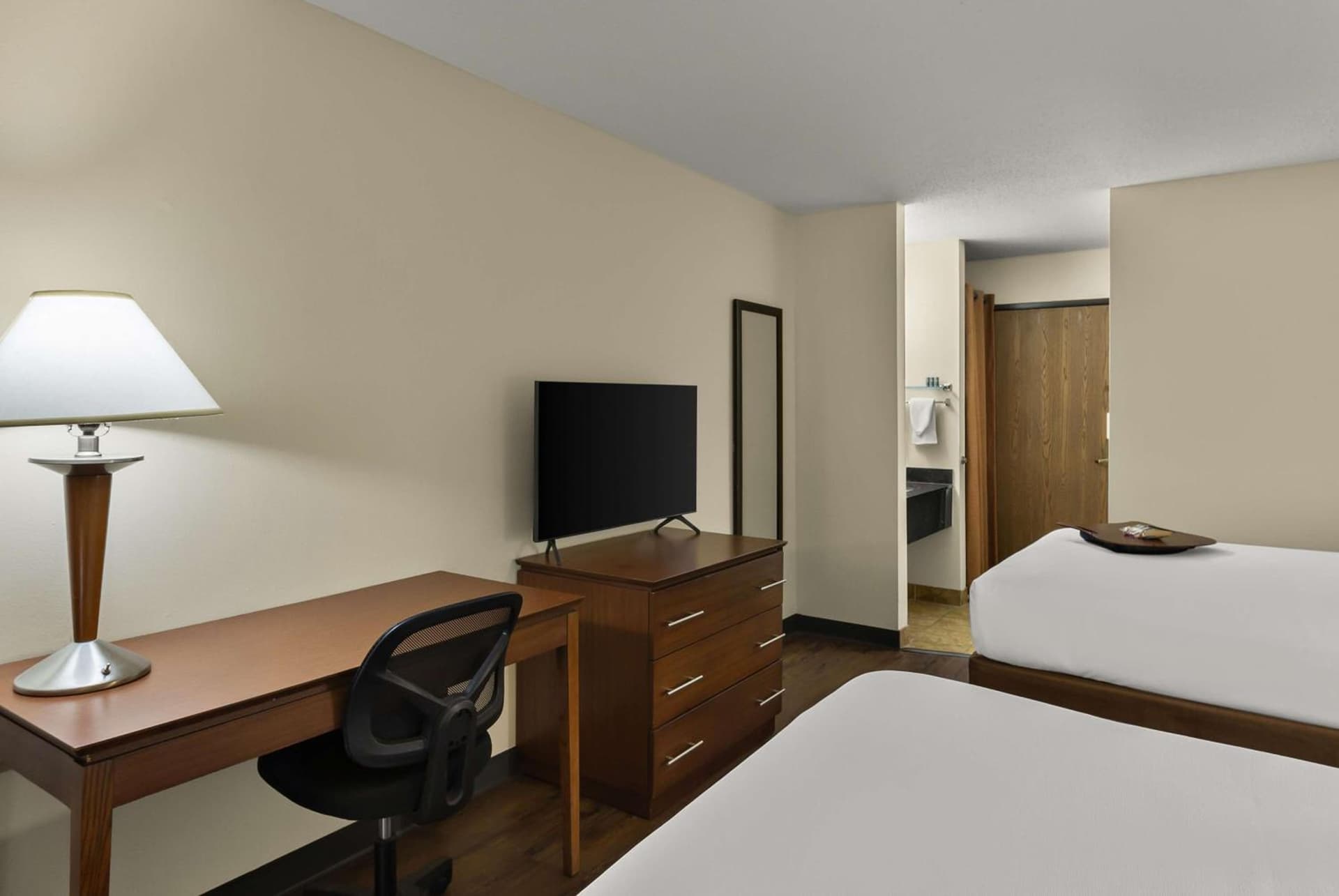 Best Western Lakewood Inn interior in Hebron, OH — gallery photo 2