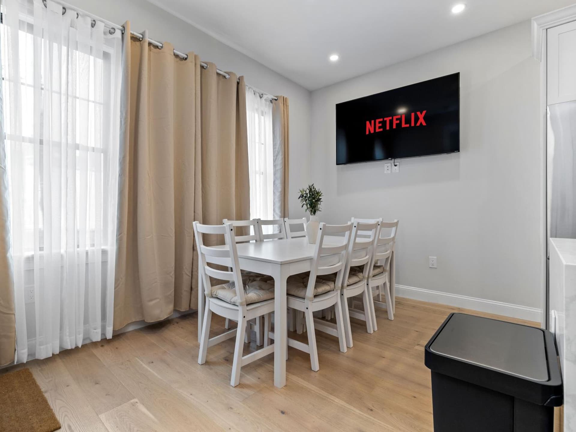 Lux Home 5BR 3BATH 6BEDS Downtown Boston 10 min Public Transport 1 min featured exterior or lobby in Boston, MA — similar hotel