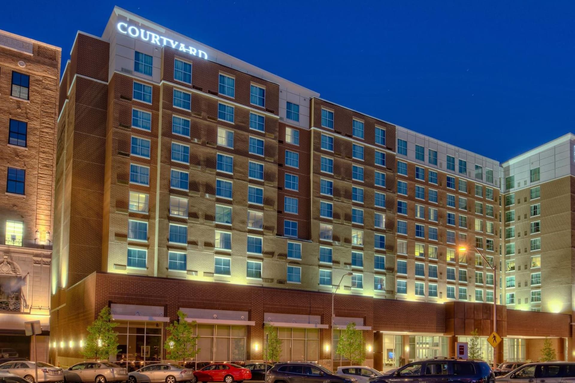 Courtyard by Marriott Kansas City Downtown/Convention Center interior in Kansas City, MO — gallery photo 2