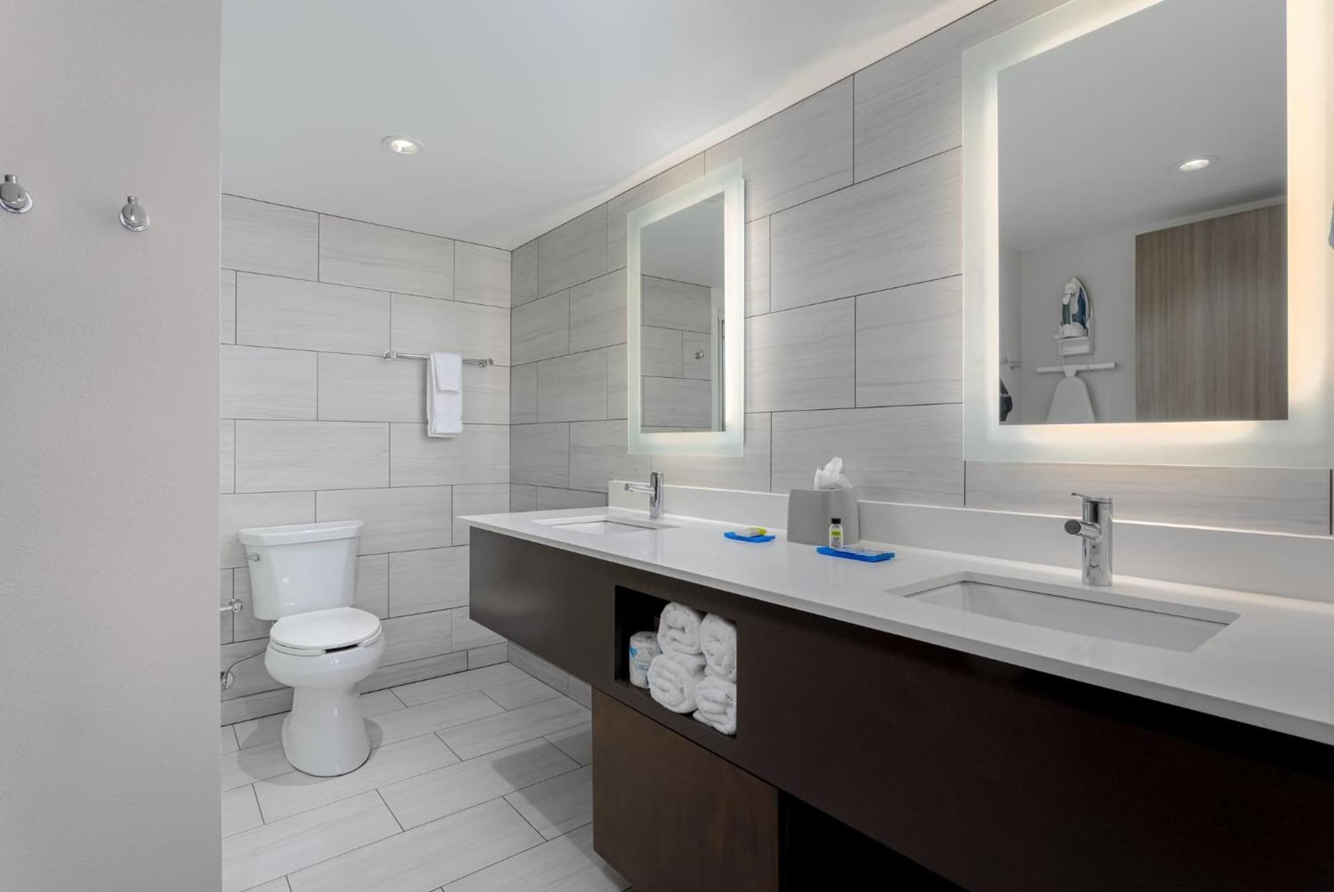 Holiday Inn Express Pensacola Beach by IHG gallery photo in Pensacola Beach, FL — image 49