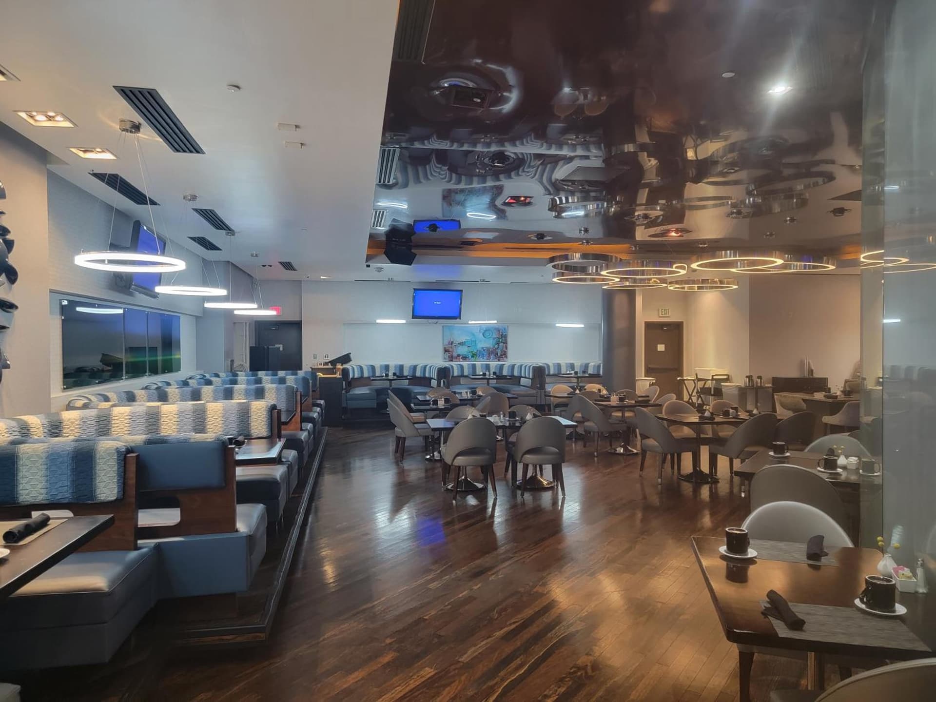 Crowne Plaza Dallas Downtown by IHG interior in Dallas, TX — gallery photo 2