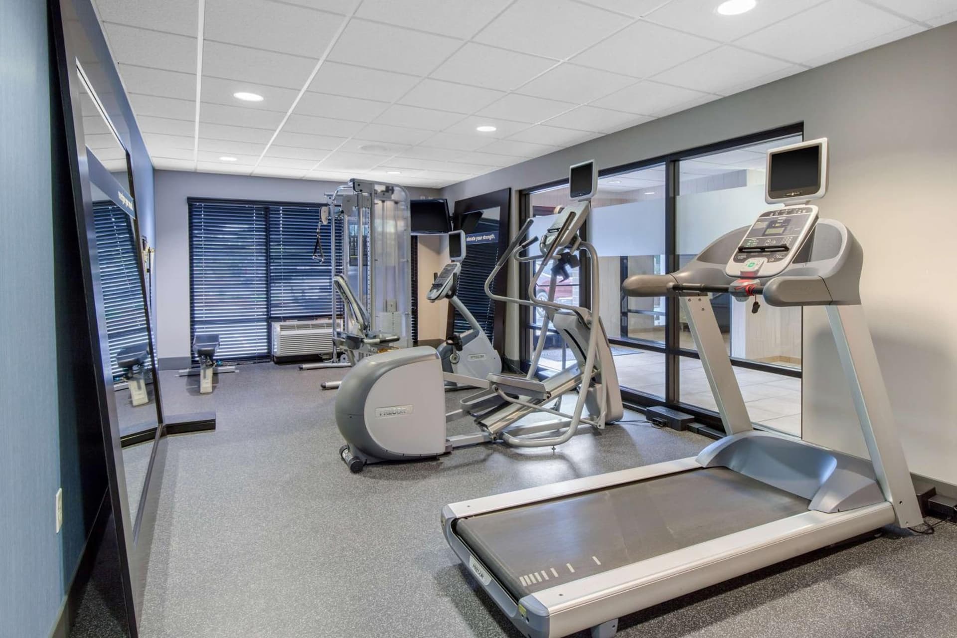 Hampton Inn Mebane gallery photo in Mebane, NC — image 11