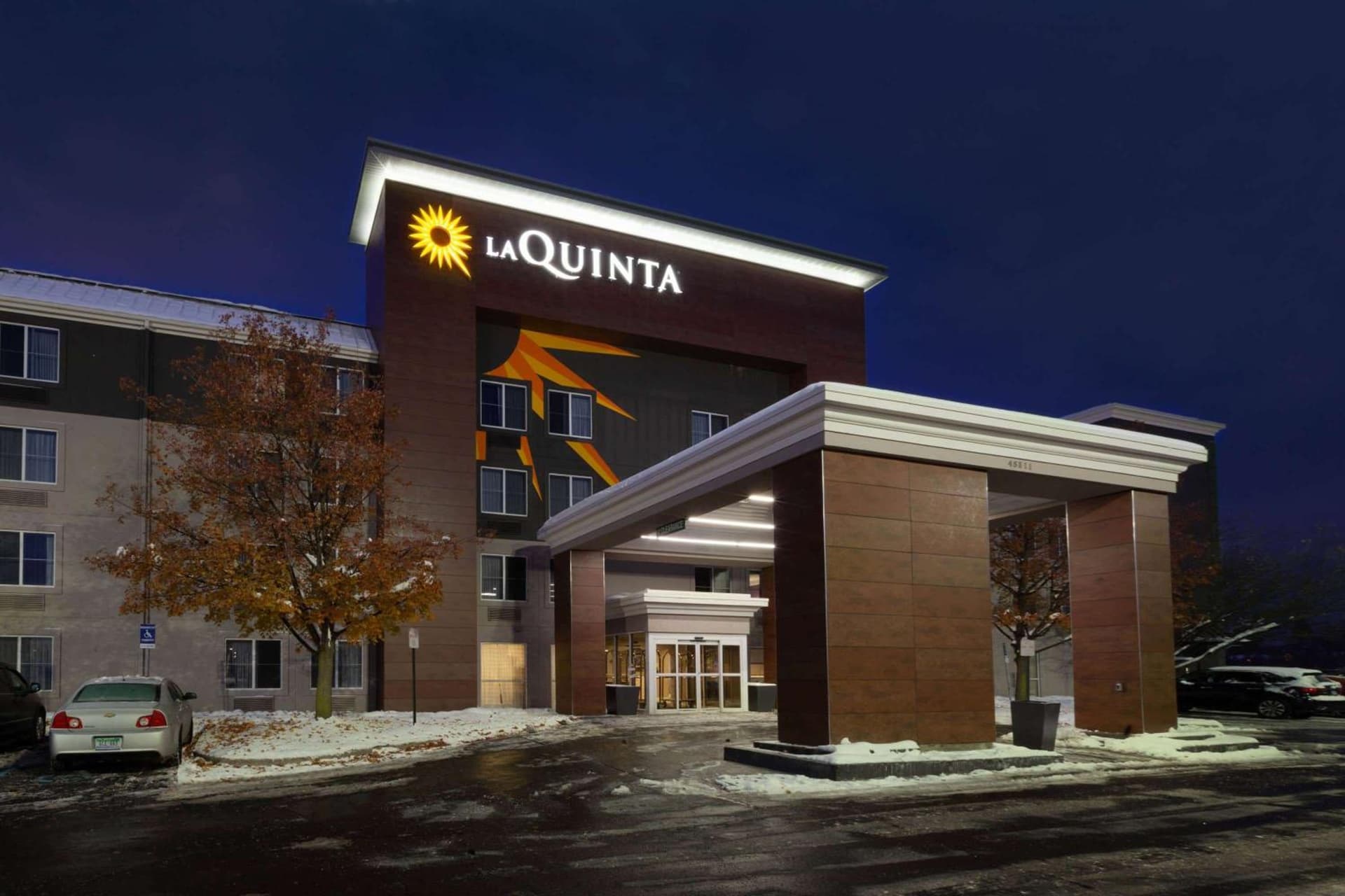 La Quinta by Wyndham Detroit Utica interior in Utica, MI — gallery photo 2