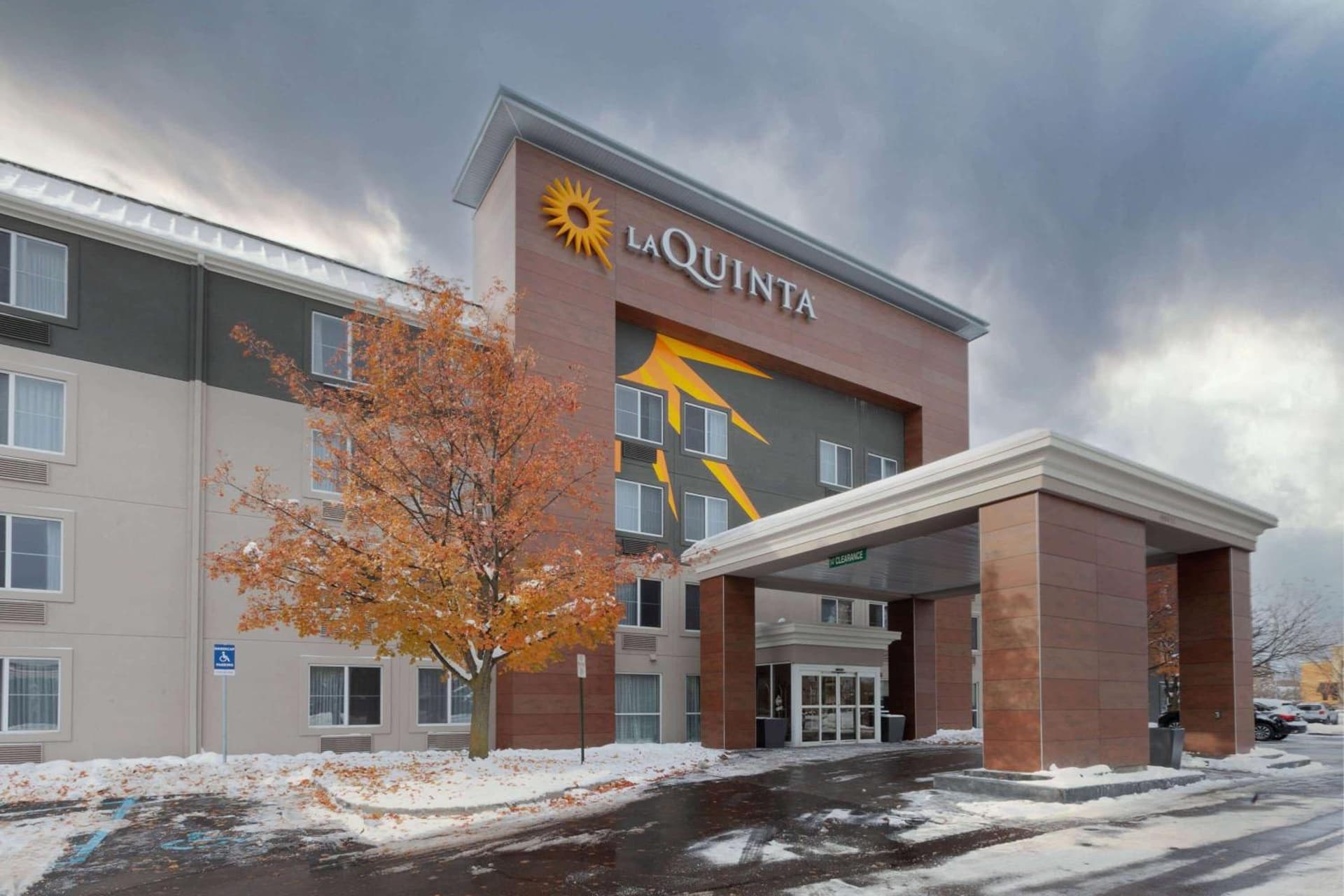La Quinta by Wyndham Detroit Utica property views in Utica, MI — gallery photo 3