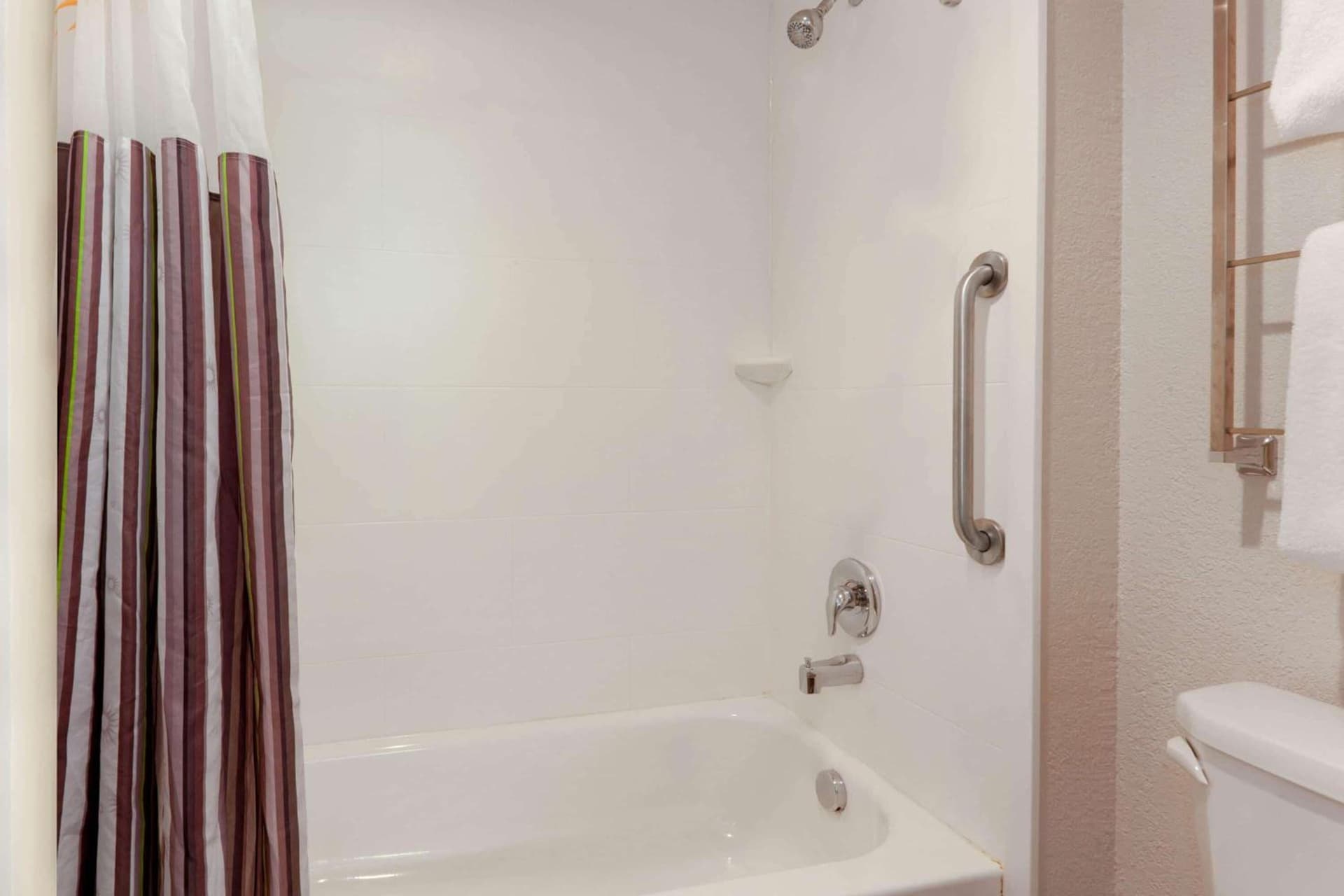 La Quinta by Wyndham Detroit Utica gallery photo in Utica, MI — image 15