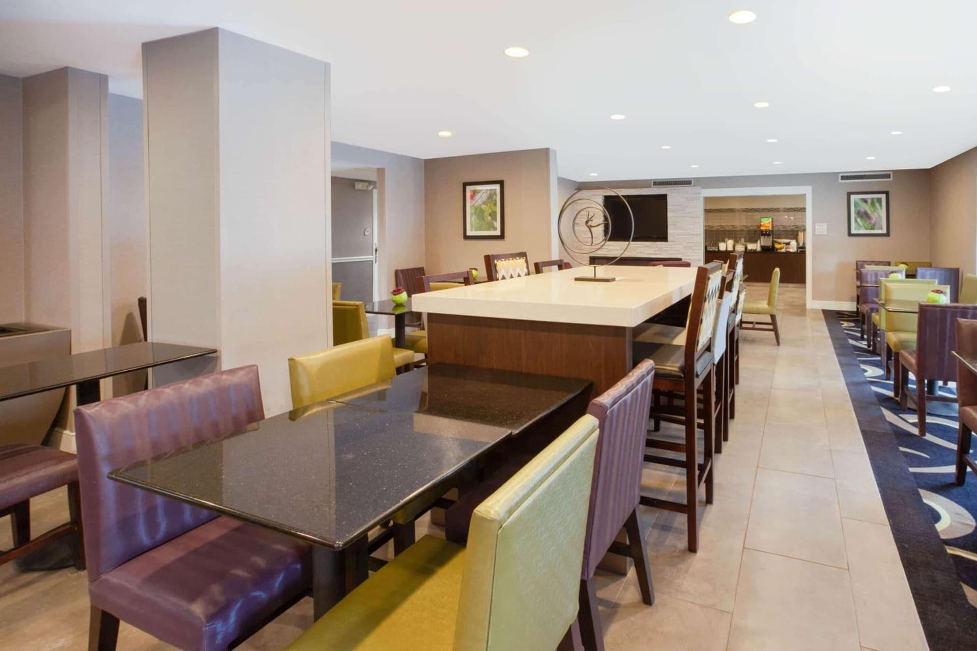 La Quinta by Wyndham Detroit Utica gallery photo in Utica, MI — image 28