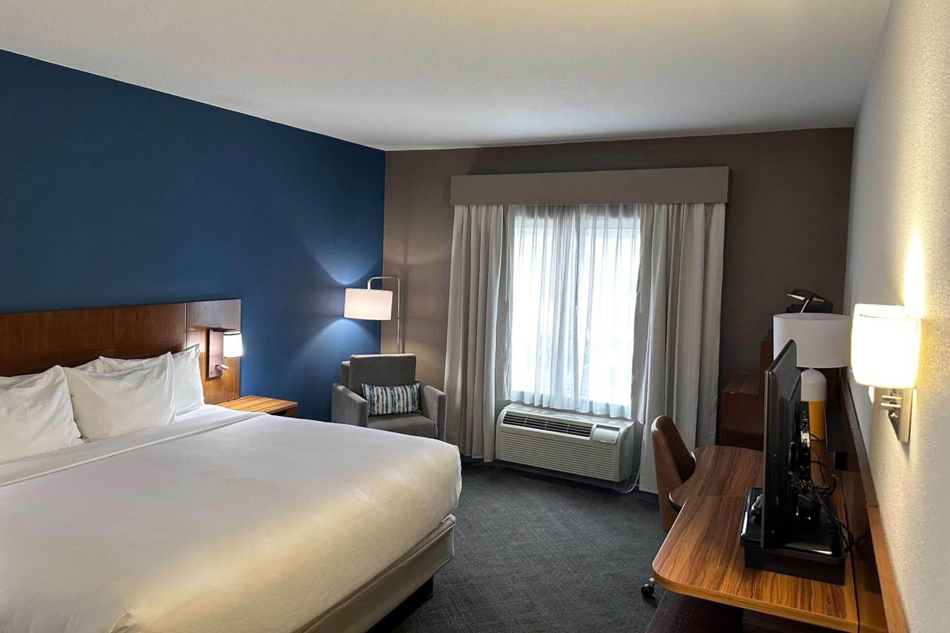 Comfort Inn & Suites Akron South property views in Akron, OH — gallery photo 3