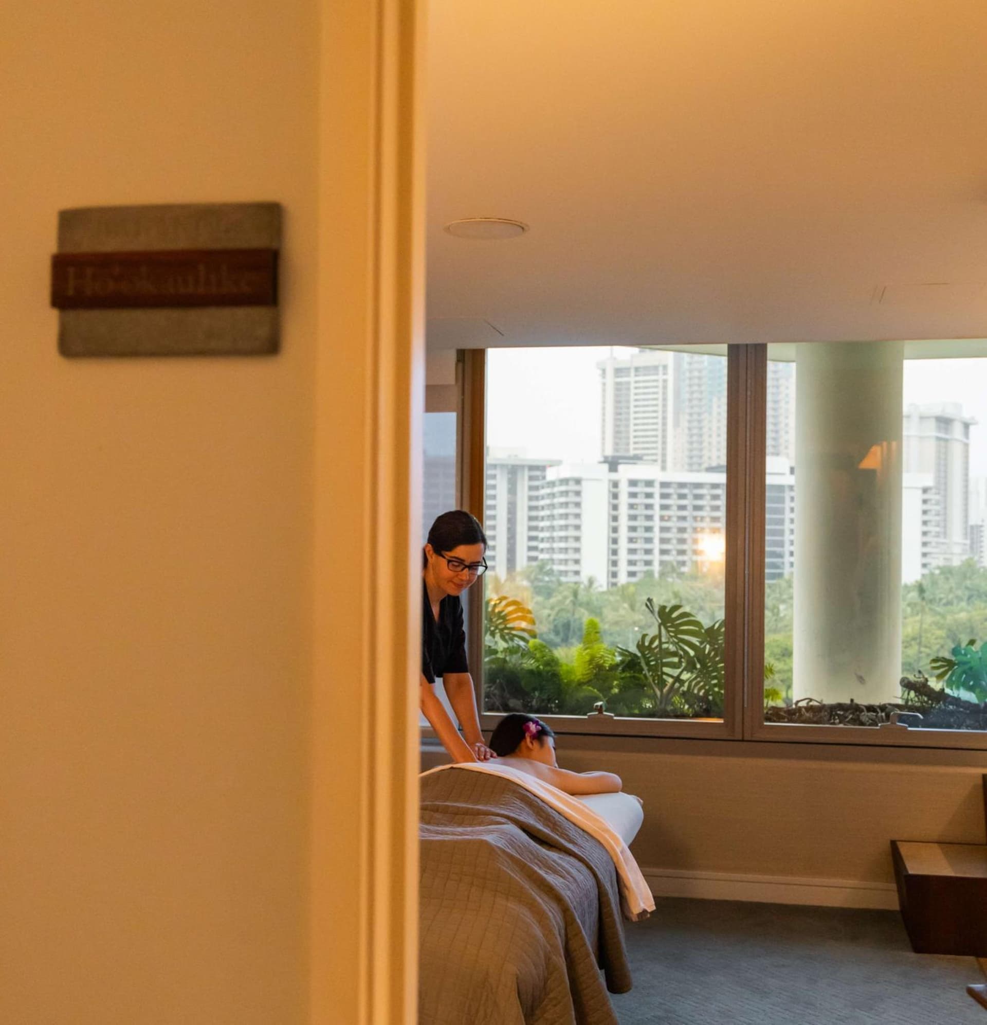 Ka Laʻi Waikiki Beach, LXR Hotels & Resorts gallery photo in Honolulu, HI — image 108