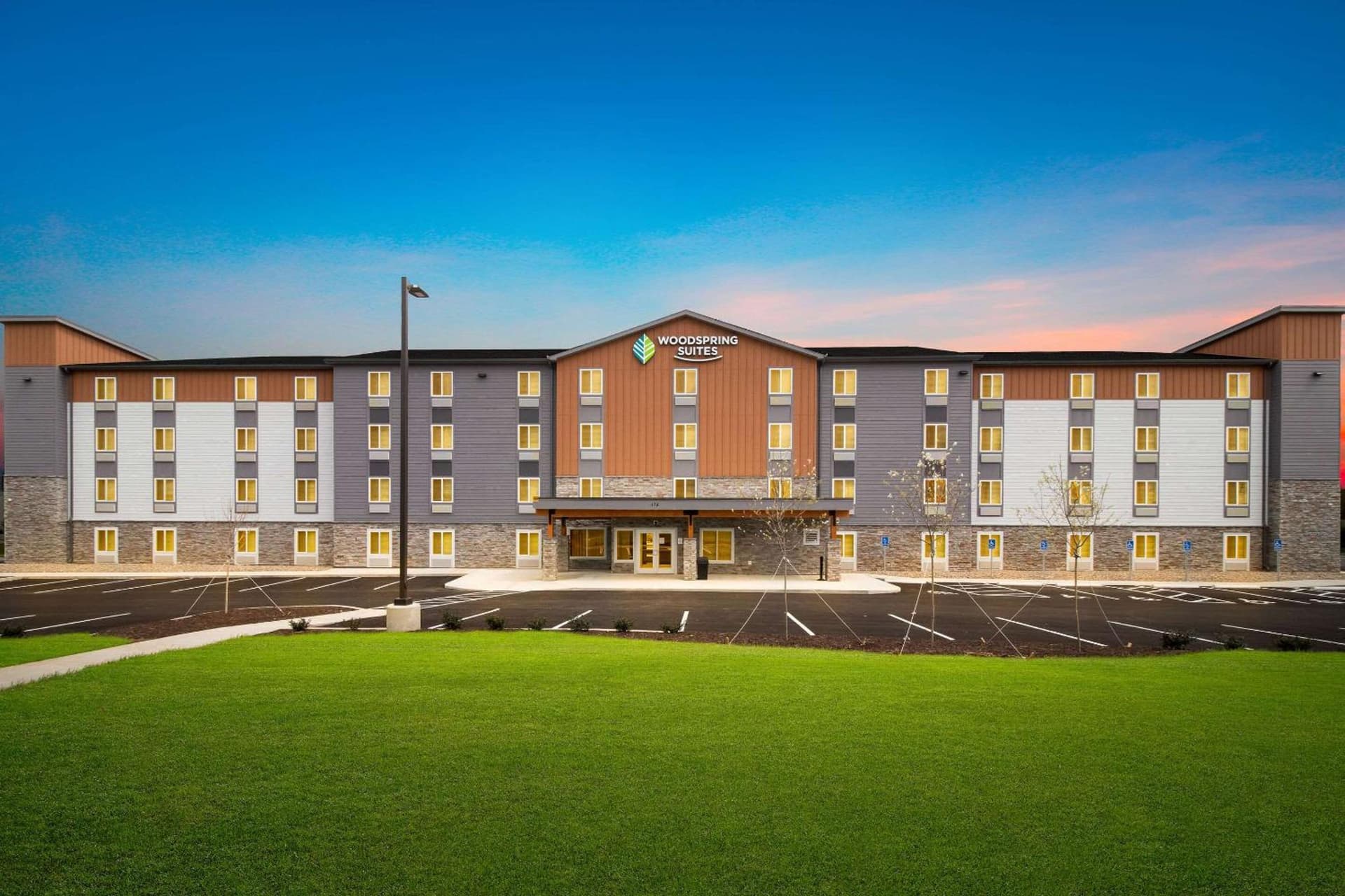 WoodSpring Suites Bowling Green I-65 interior in Bowling Green, KY — gallery photo 2