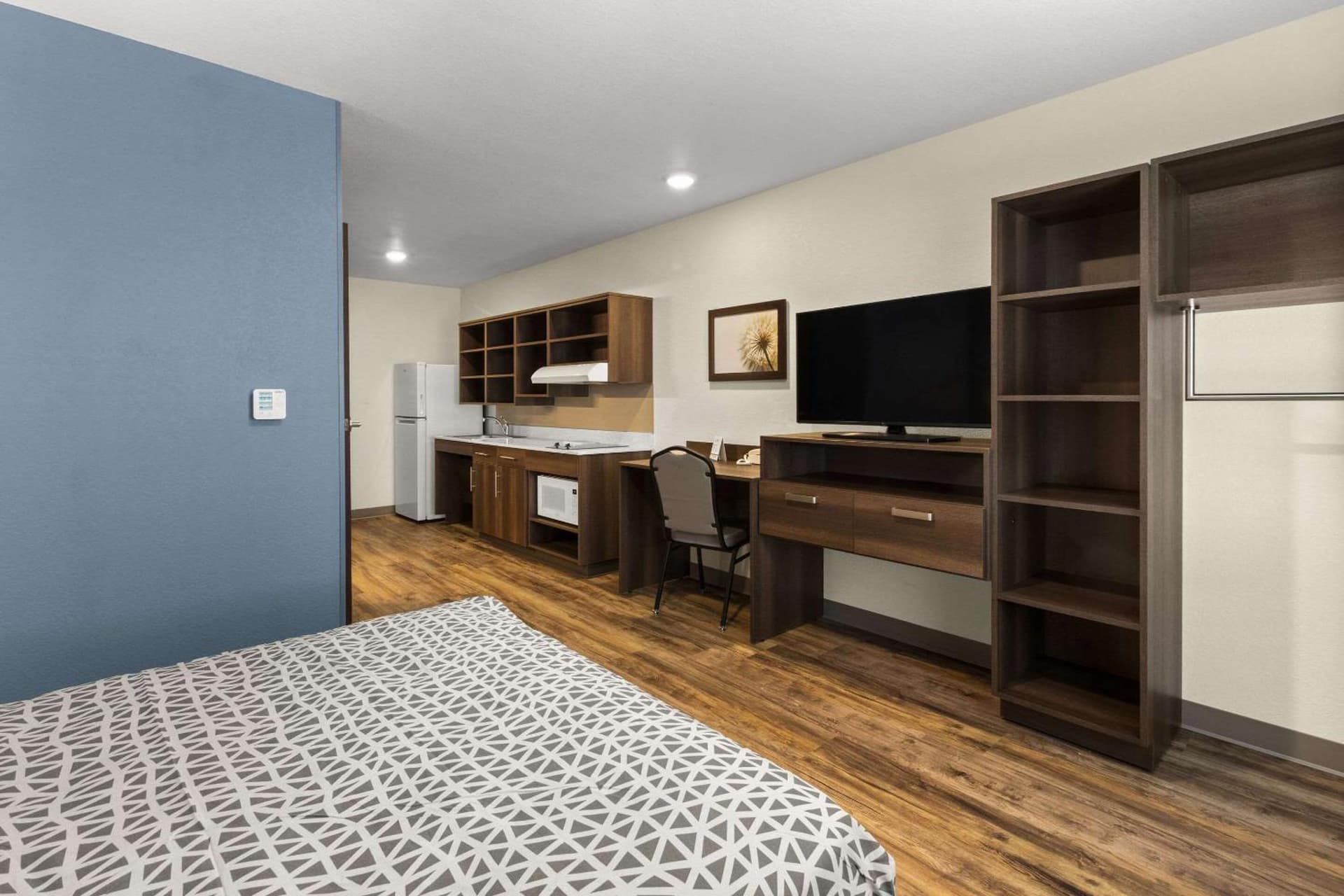 WoodSpring Suites Bowling Green I-65 gallery photo in Bowling Green, KY — image 10