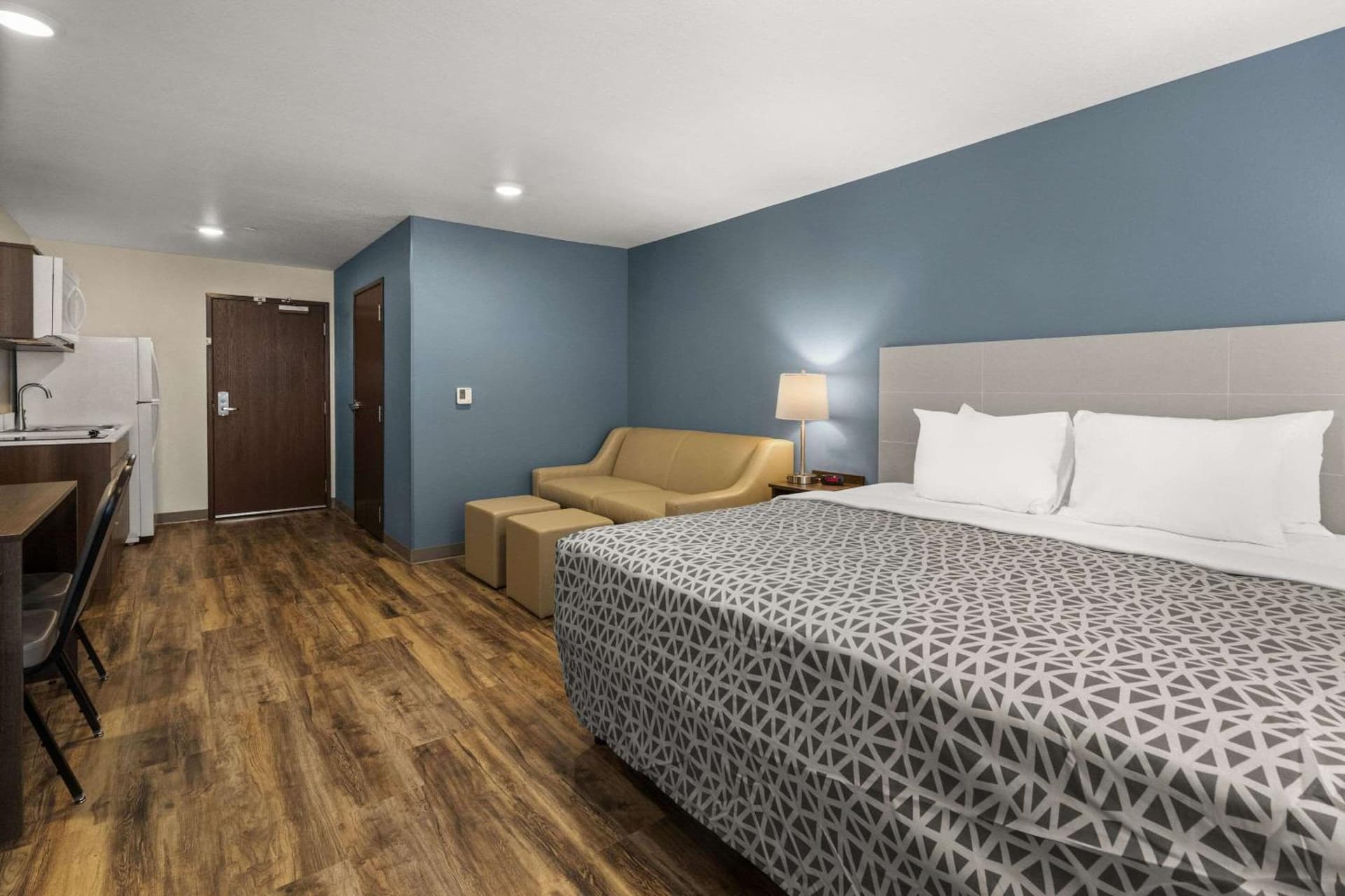 WoodSpring Suites Bowling Green I-65 property views in Bowling Green, KY — gallery photo 3