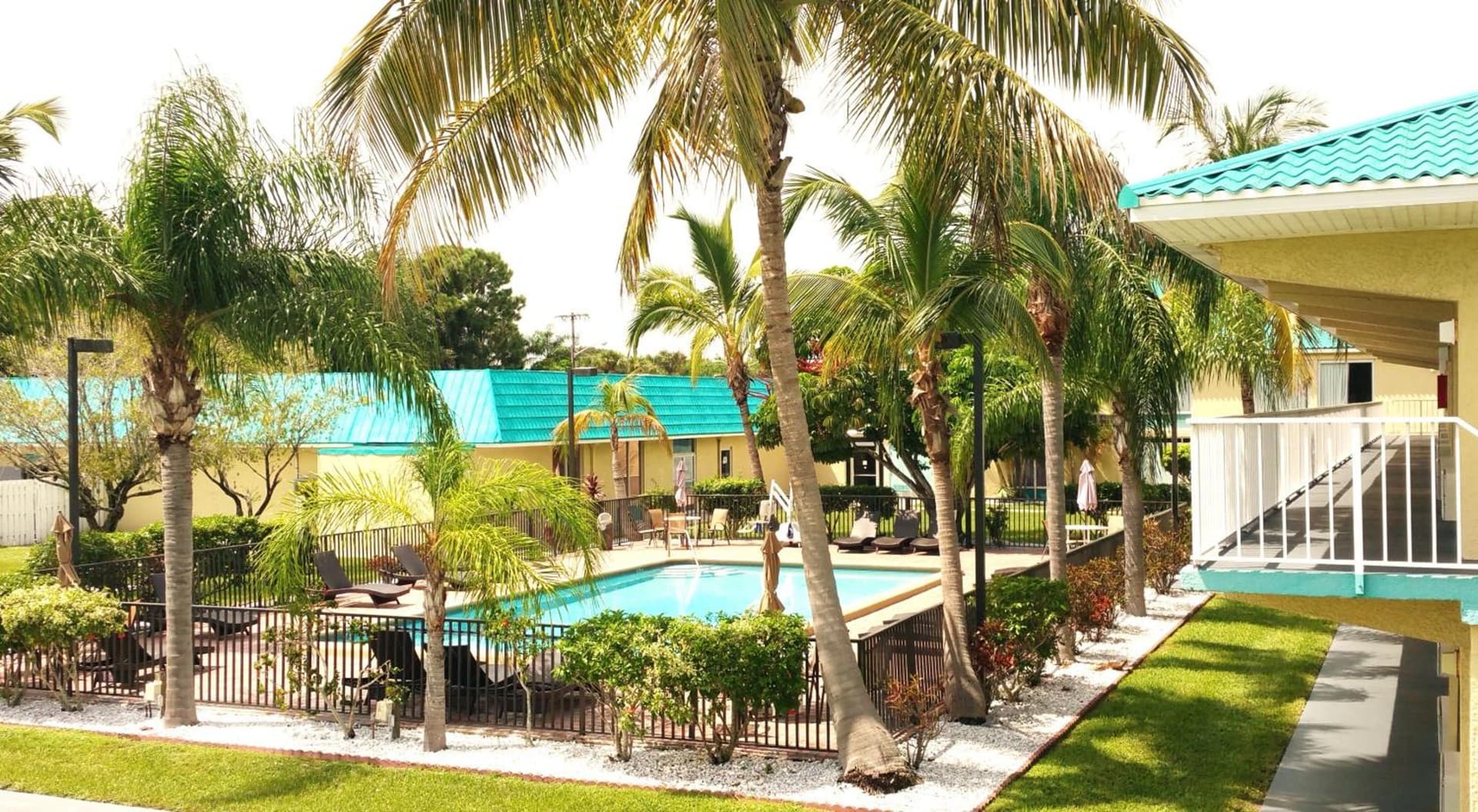 Days Inn & Suites by Wyndham Fort Pierce Midtown gallery photo in Fort Pierce, FL — image 56