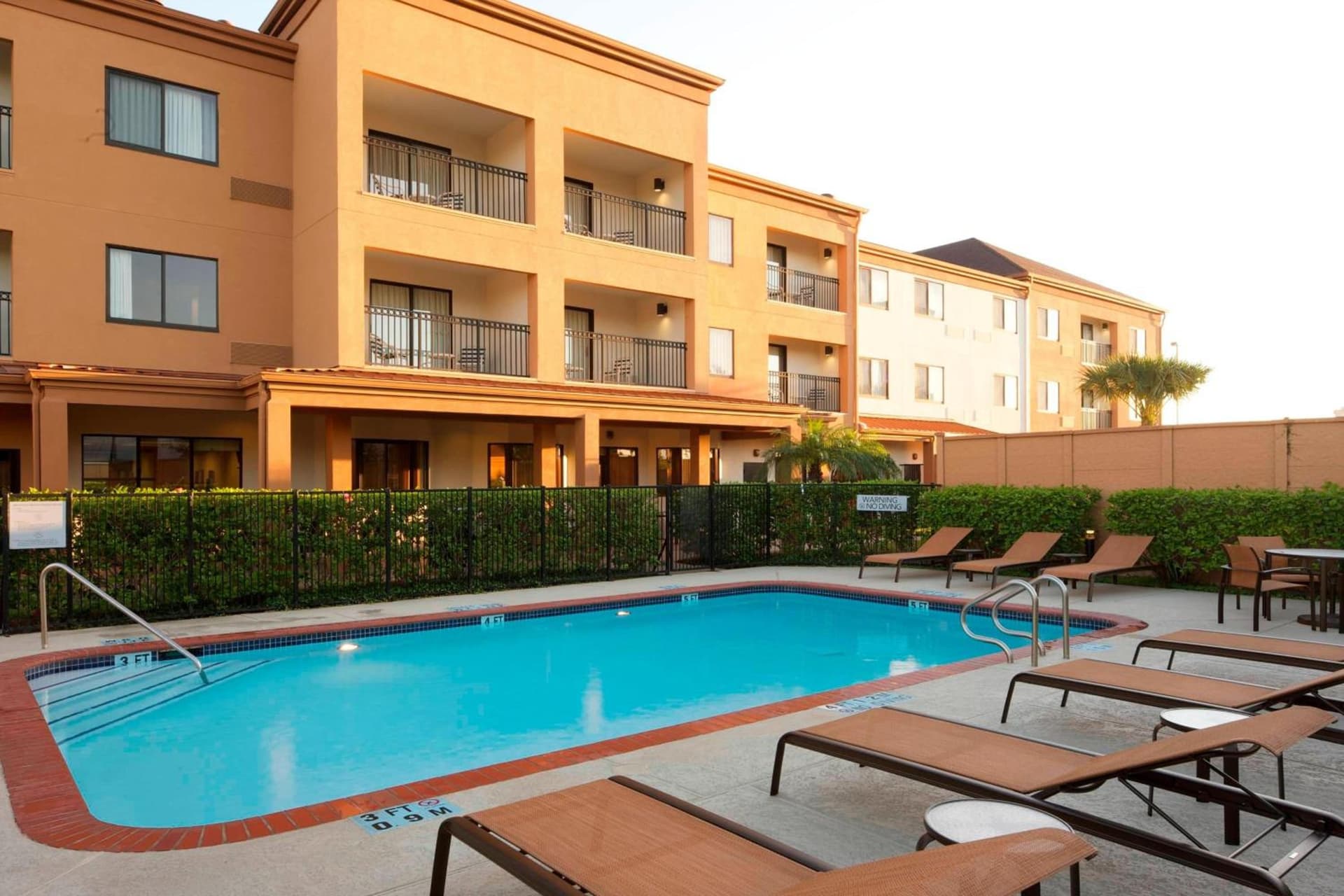 Courtyard by Marriott Brownsville gallery photo in Brownsville, TX — image 11