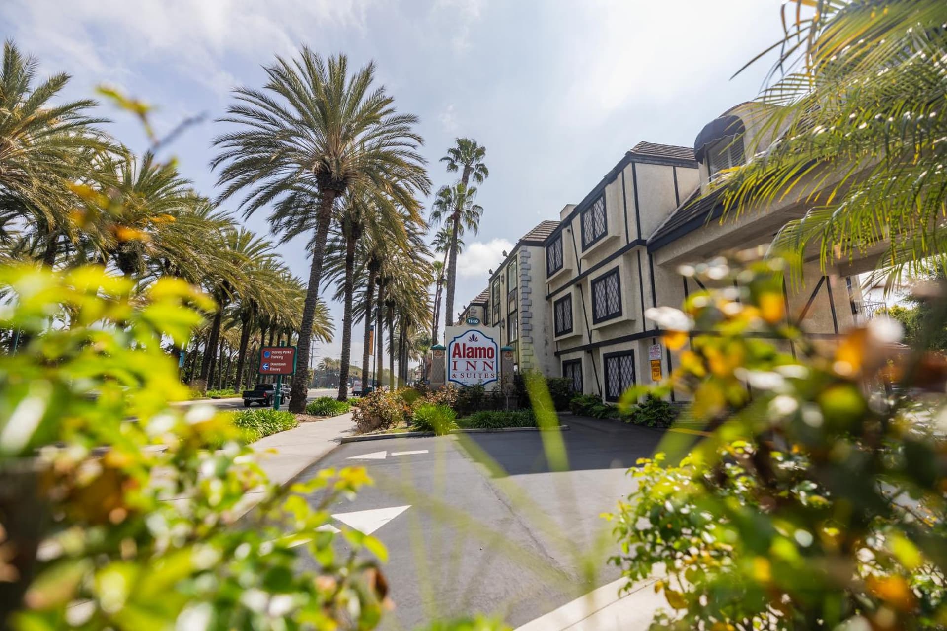 Alamo Inn and Suites - Convention Center interior in Anaheim, CA — gallery photo 2