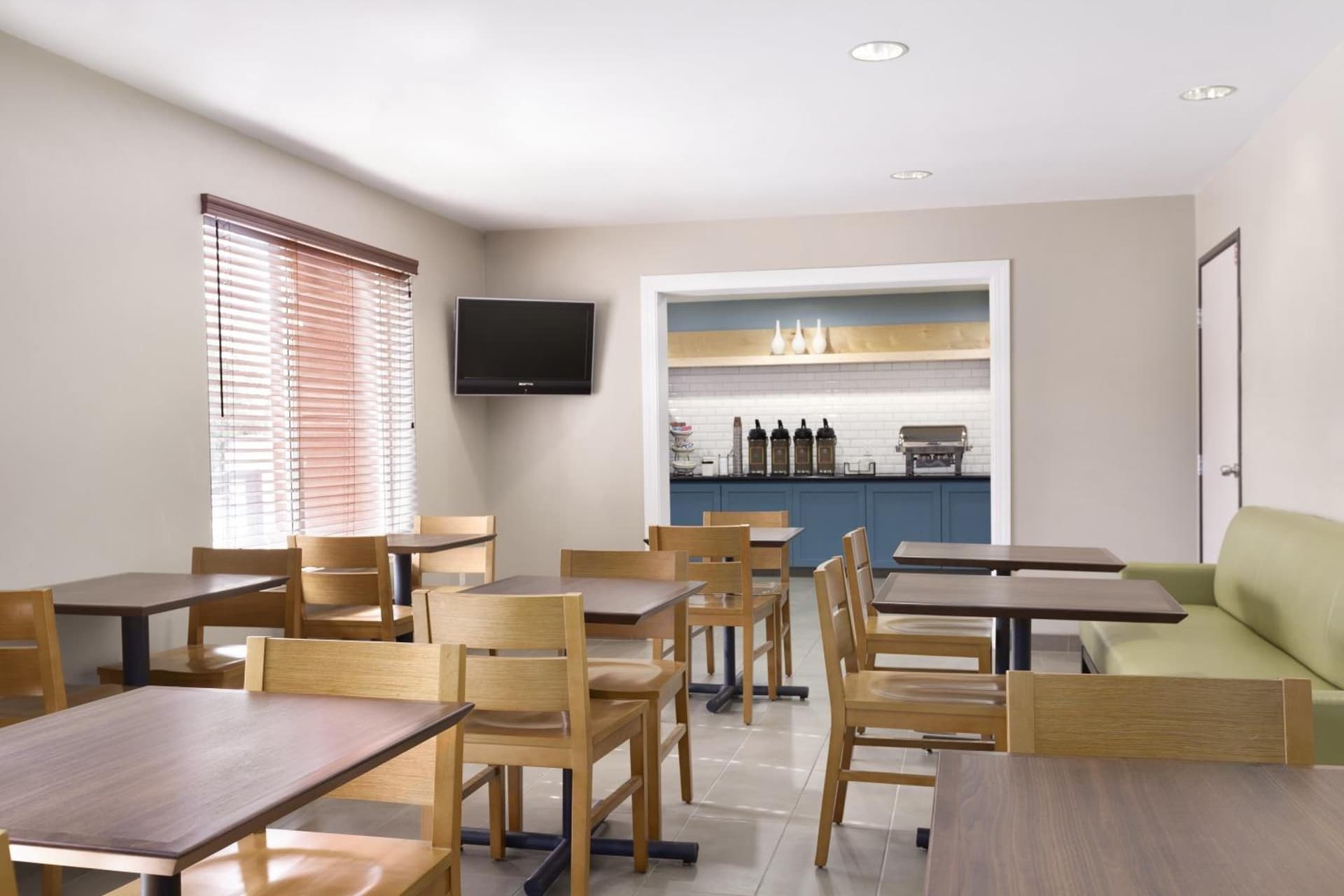 Country Inn & Suites by Radisson, Fresno North, CA gallery photo in Fresno, CA — image 27