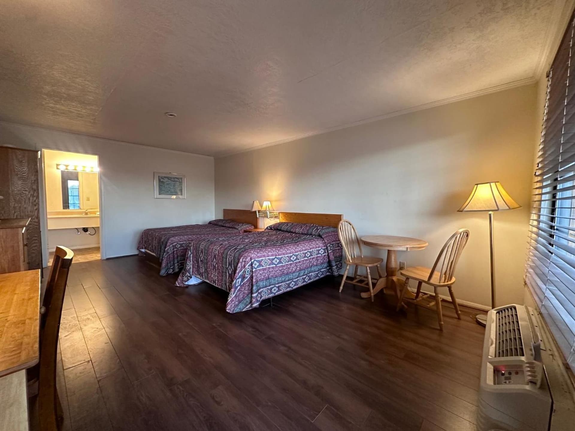 Country Inn & Suite interior in Leesville, LA — gallery photo 2