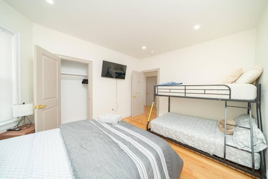 82 - 3BR Boston - Stylish Stay near MBTA interior in Boston, MA — gallery photo 2