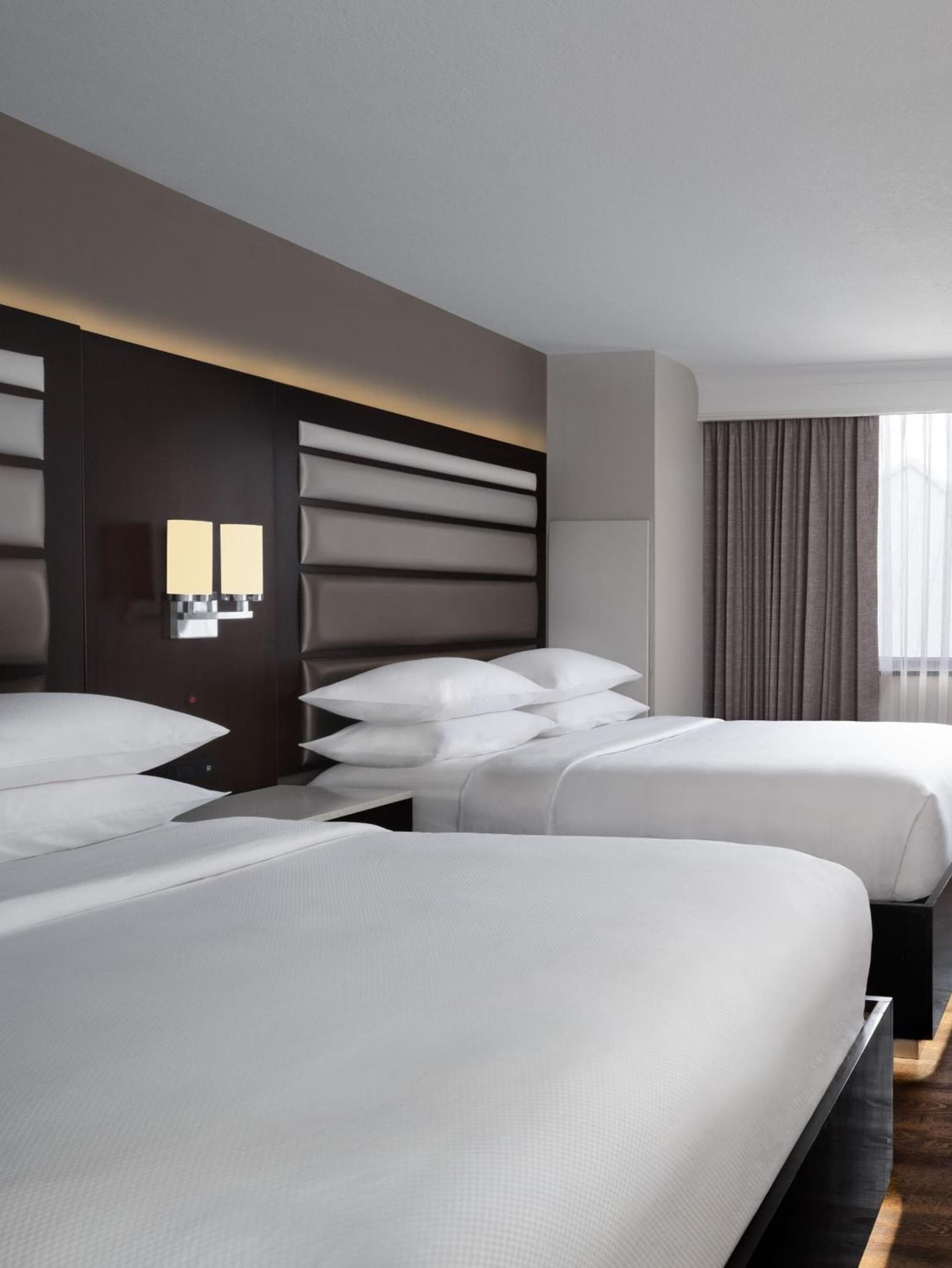 Delta Hotels by Marriott Jacksonville Deerwood gallery photo in Jacksonville, FL — image 39