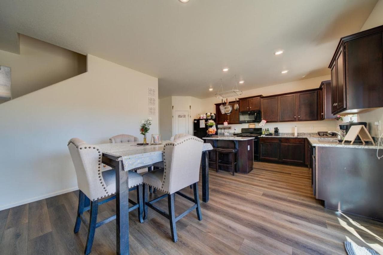 AZGuestHouse at Meadow Vast Queen-bedroom-SharedBath property views in Fountain, CO — gallery photo 3