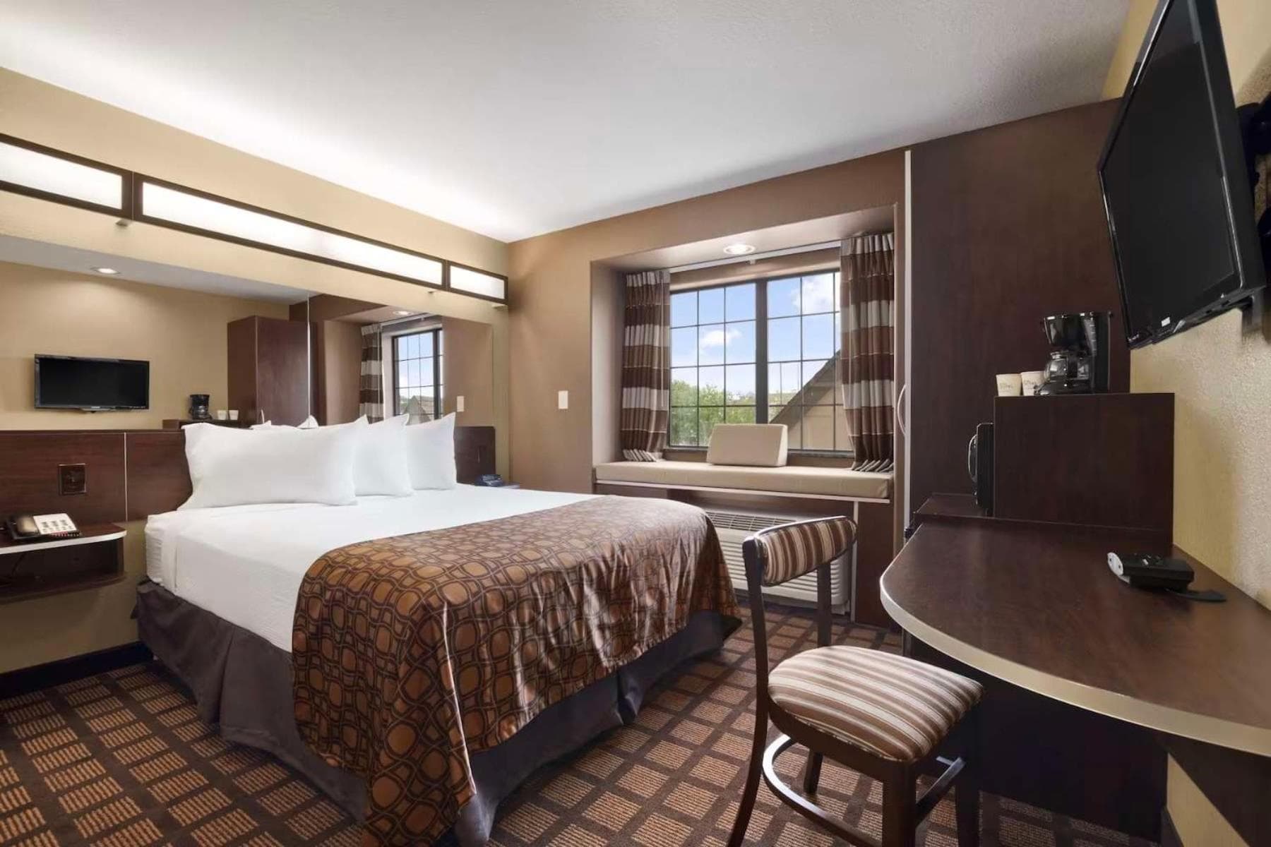 Garner Hotel Gonzales by IHG interior in Gonzales, TX — gallery photo 2