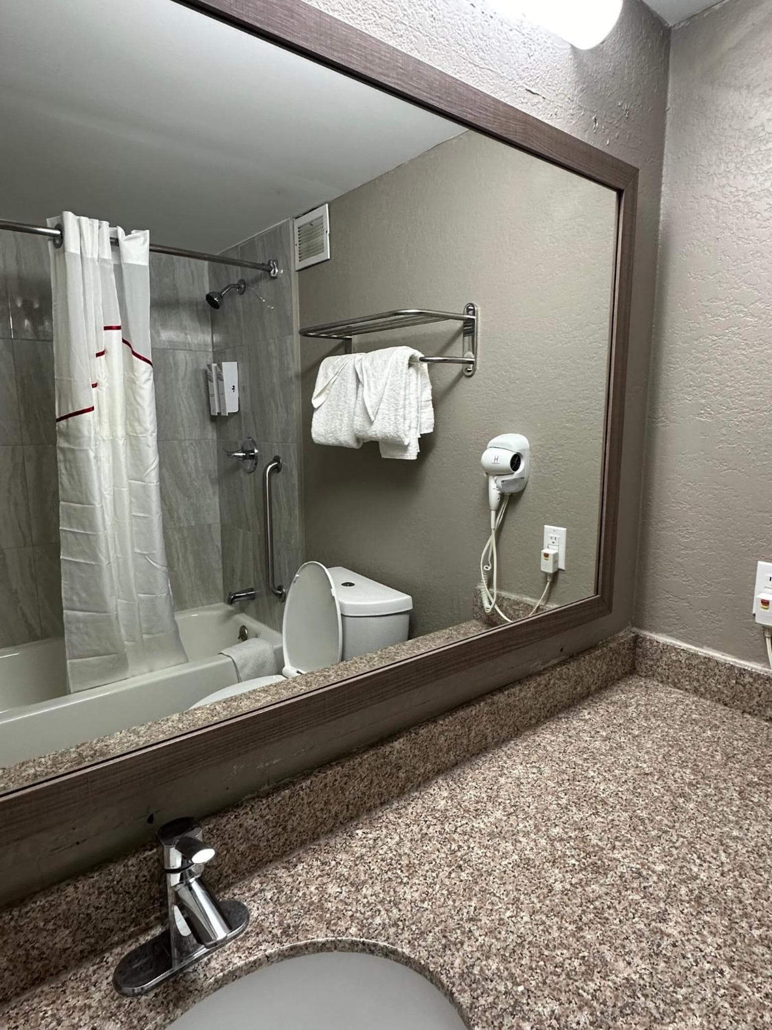 Red Roof Inn Richmond, VA - W Broad St gallery photo in Richmond, VA — image 6