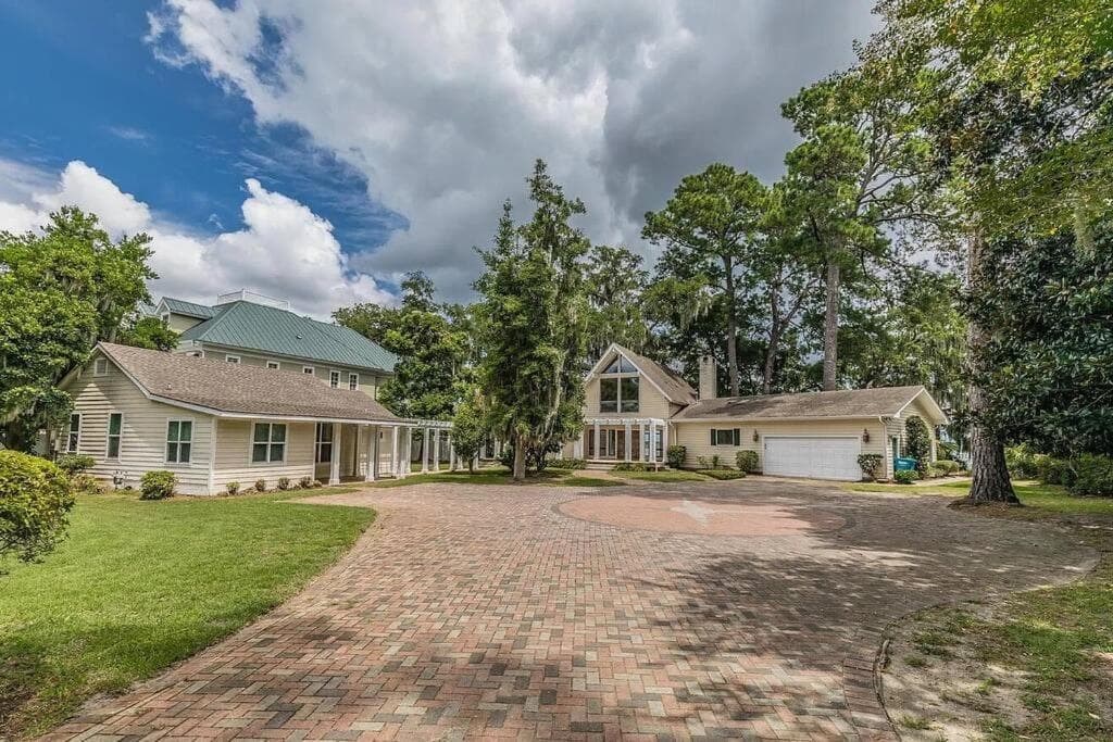 Waterfront! Guest House! featured exterior or lobby in Beaufort, SC — similar hotel