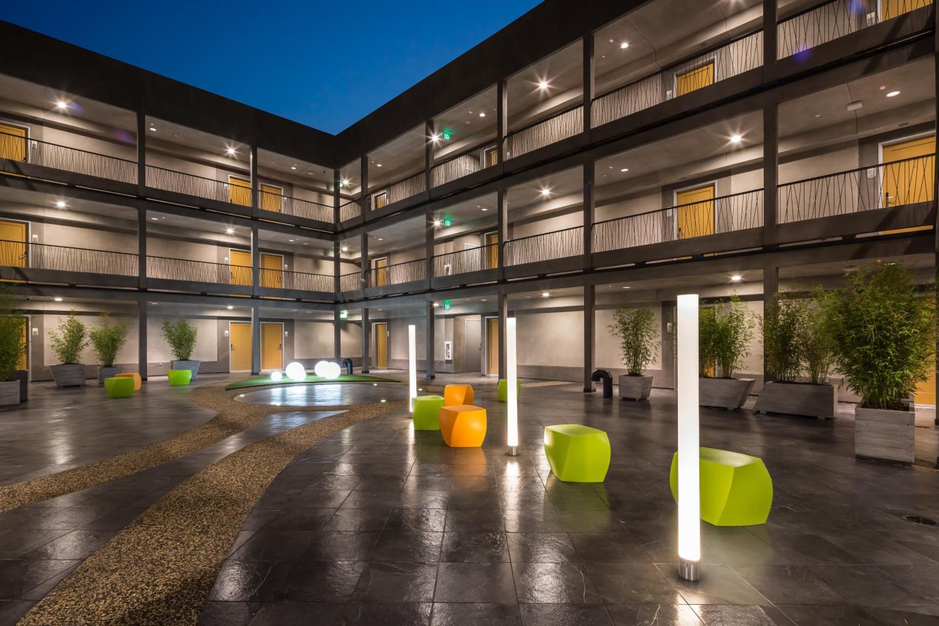 Hotel Aventura interior in Los Angeles, CA — gallery photo 2