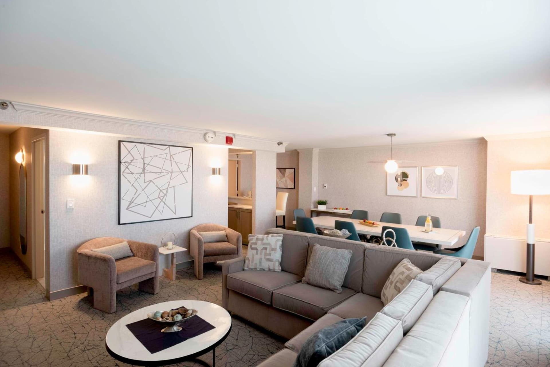 DoubleTree by Hilton Hotel and Conference Center Chicago North Shore gallery photo in Skokie, IL — image 4
