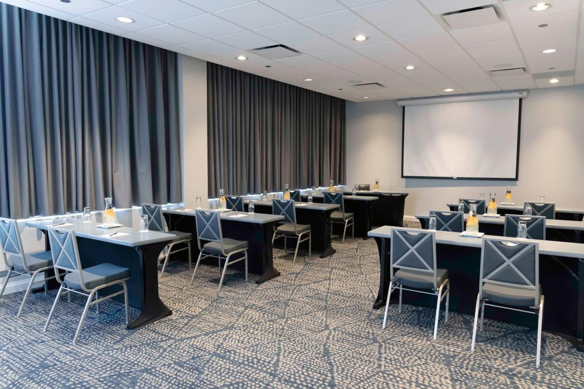 DoubleTree by Hilton Hotel and Conference Center Chicago North Shore gallery photo in Skokie, IL — image 30
